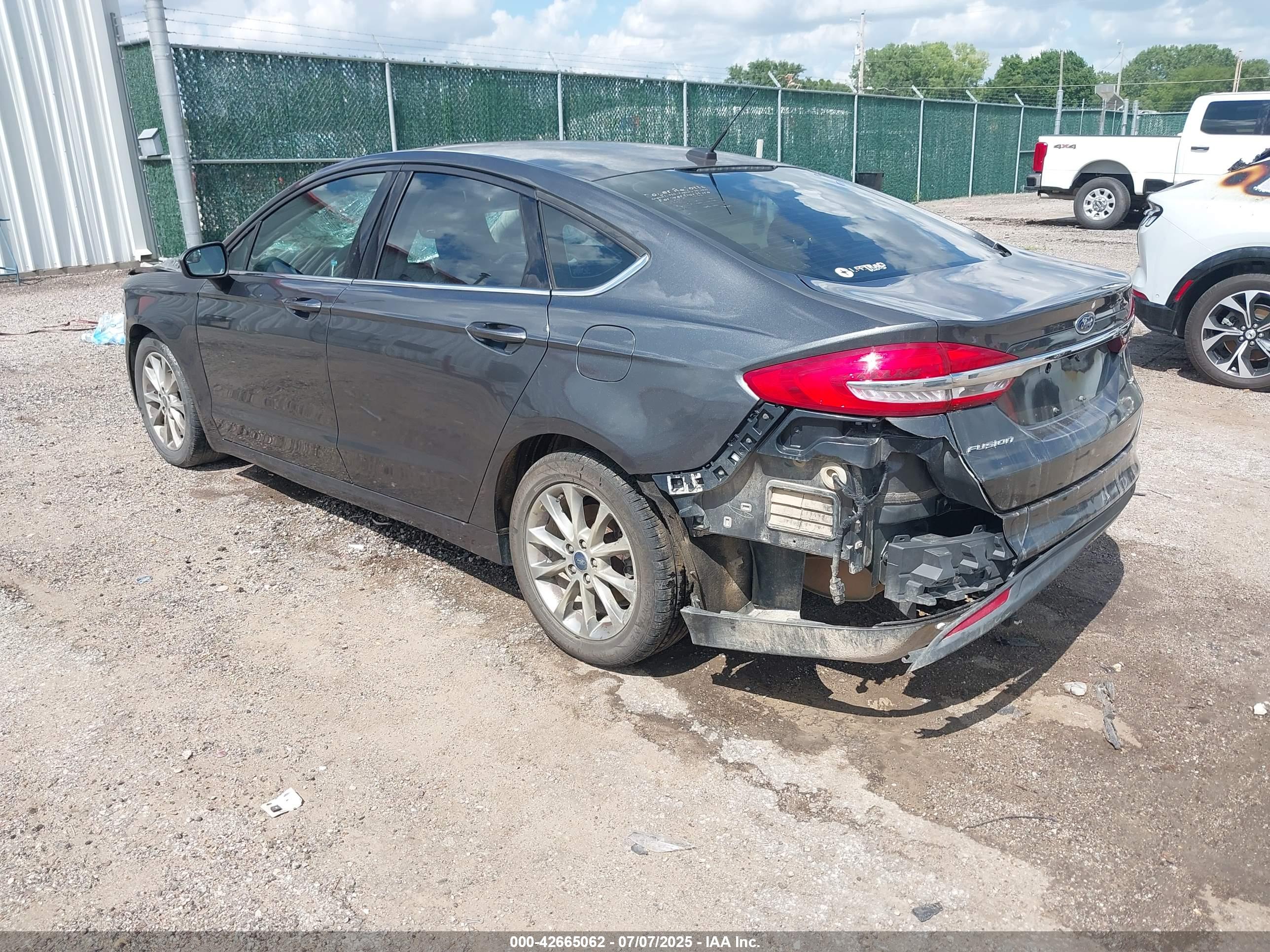 FORD FUSION image 3