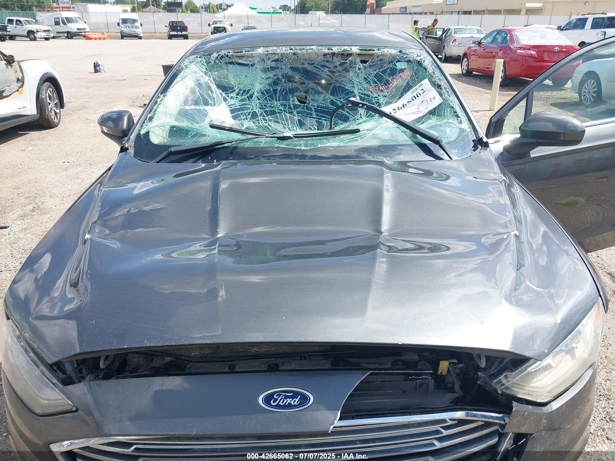 FORD FUSION image 6