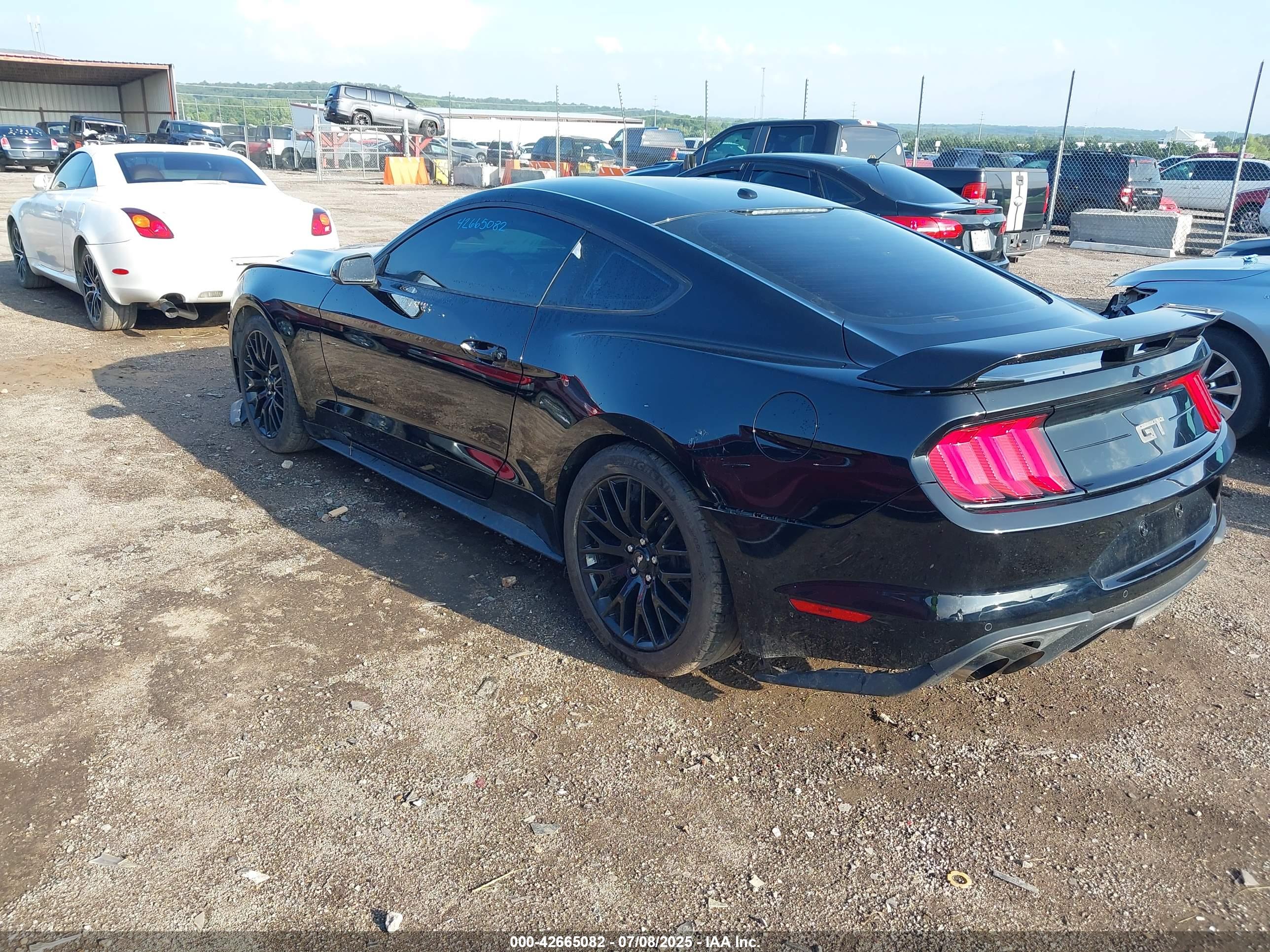 FORD MUSTANG image 3