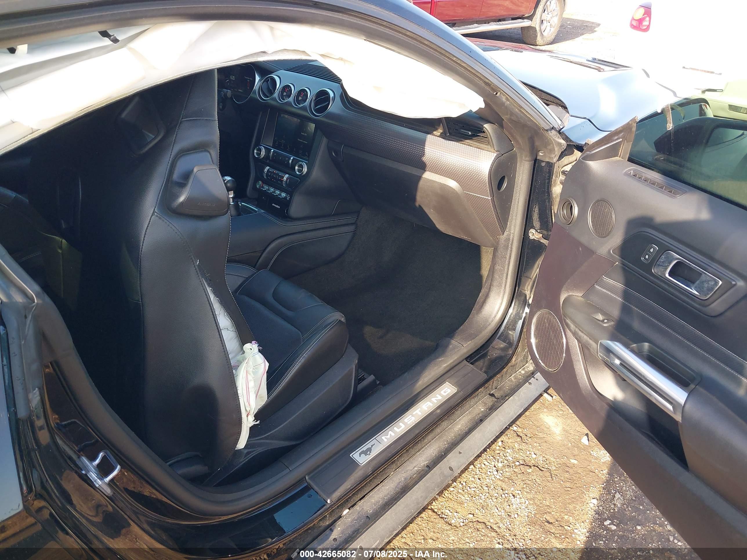 FORD MUSTANG image 5