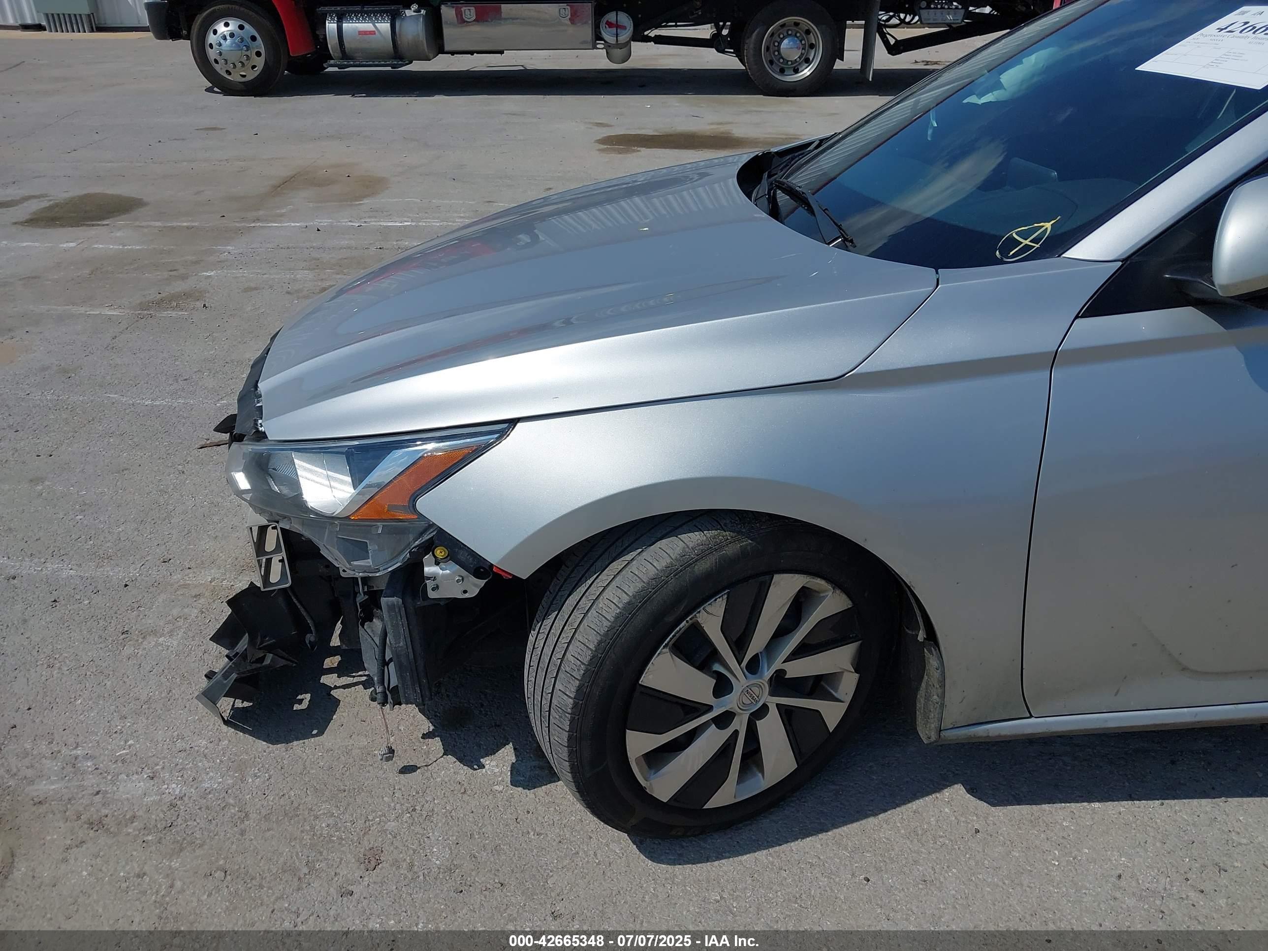 NISSAN ALTIMA image 6
