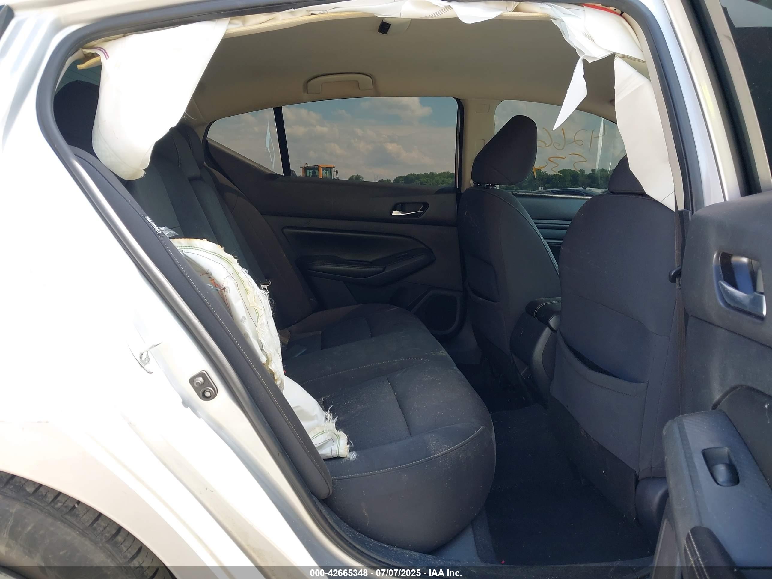 NISSAN ALTIMA image 8