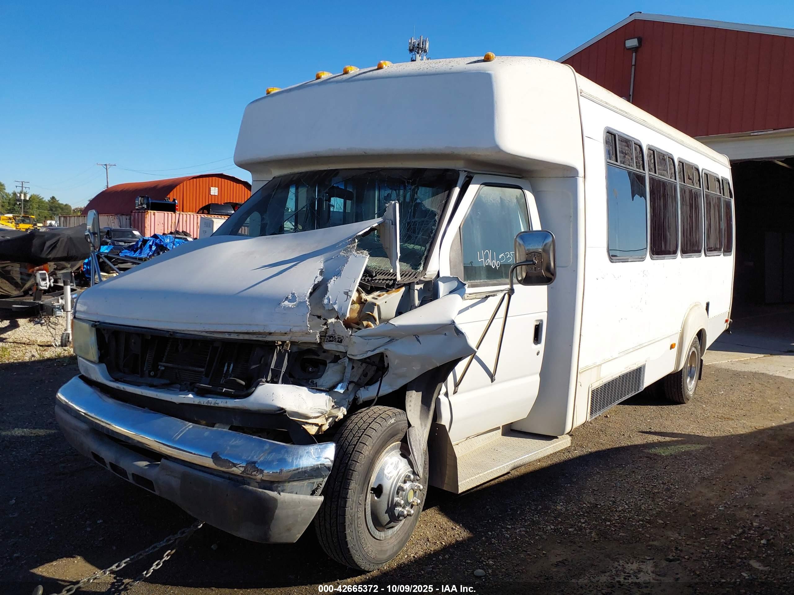 FORD E-450 image 2