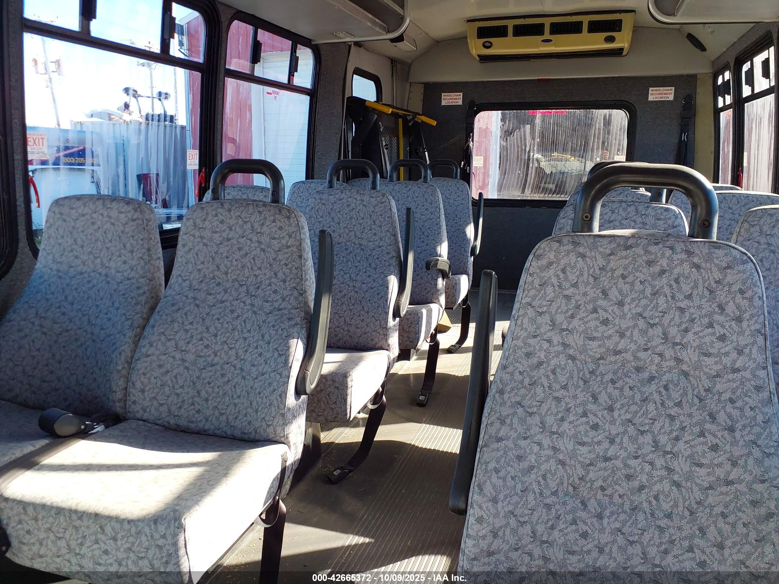 FORD E-450 image 8