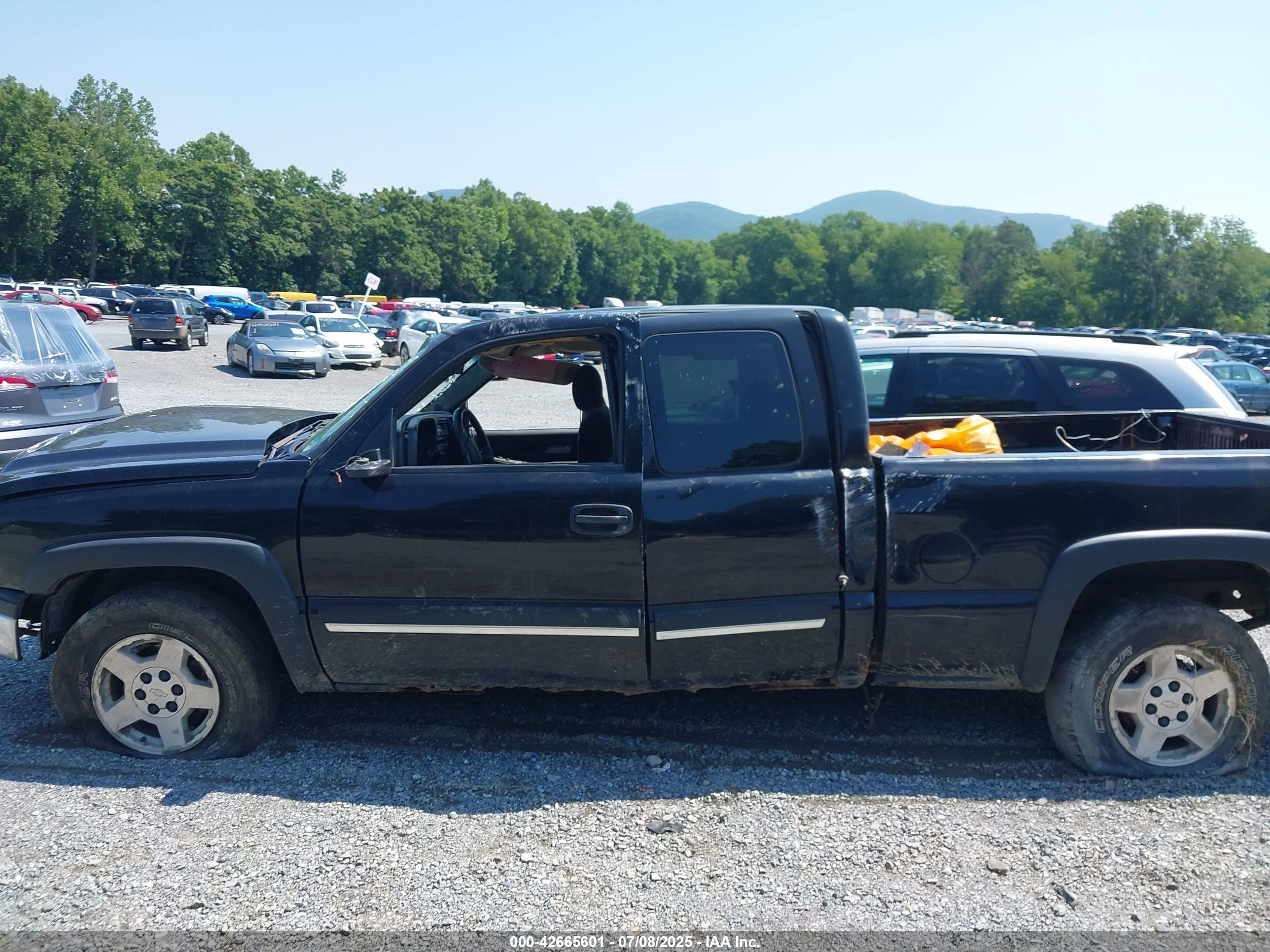 CHEVROLET SILVERADO image 6
