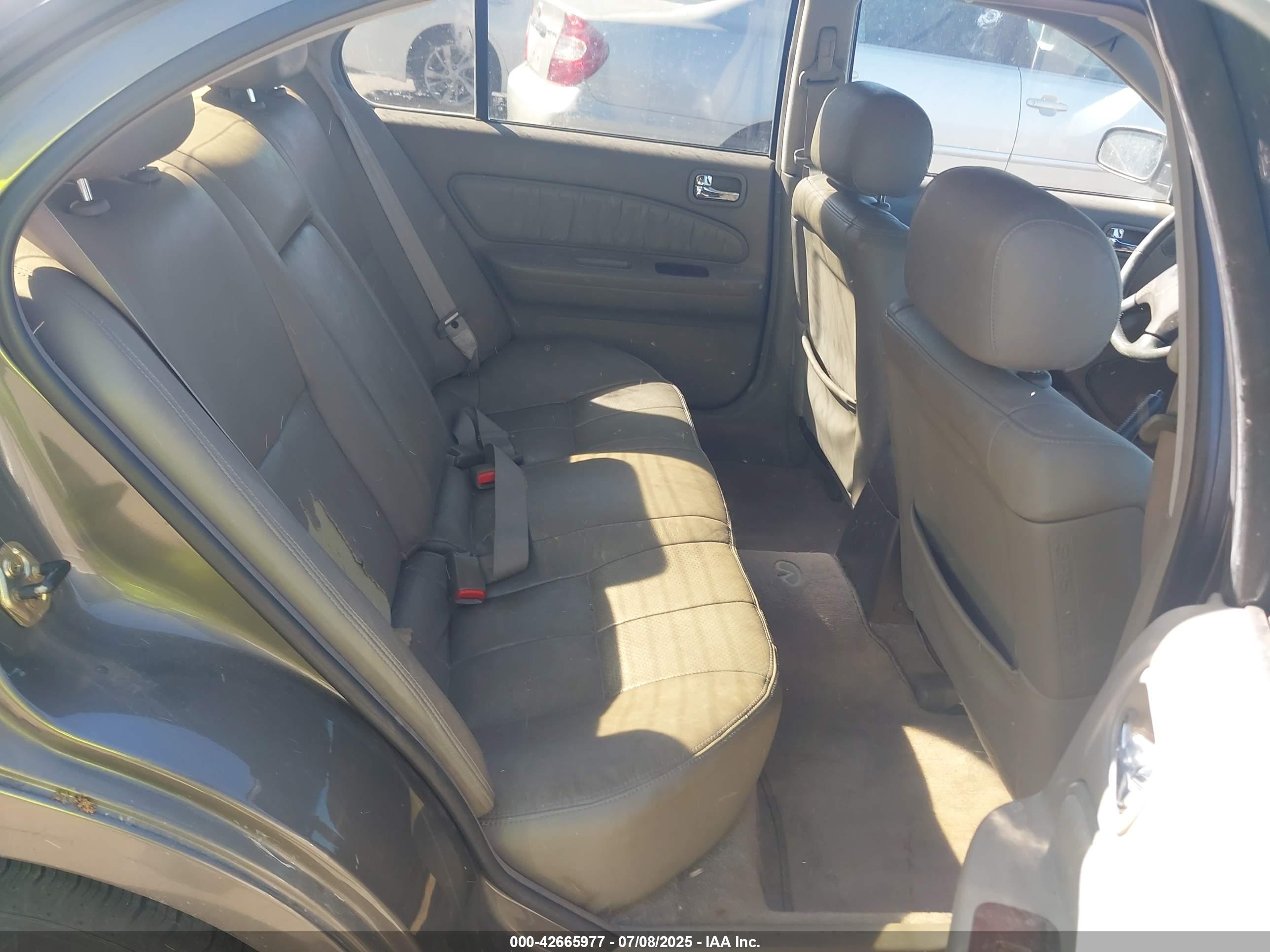 INFINITI I30 image 8