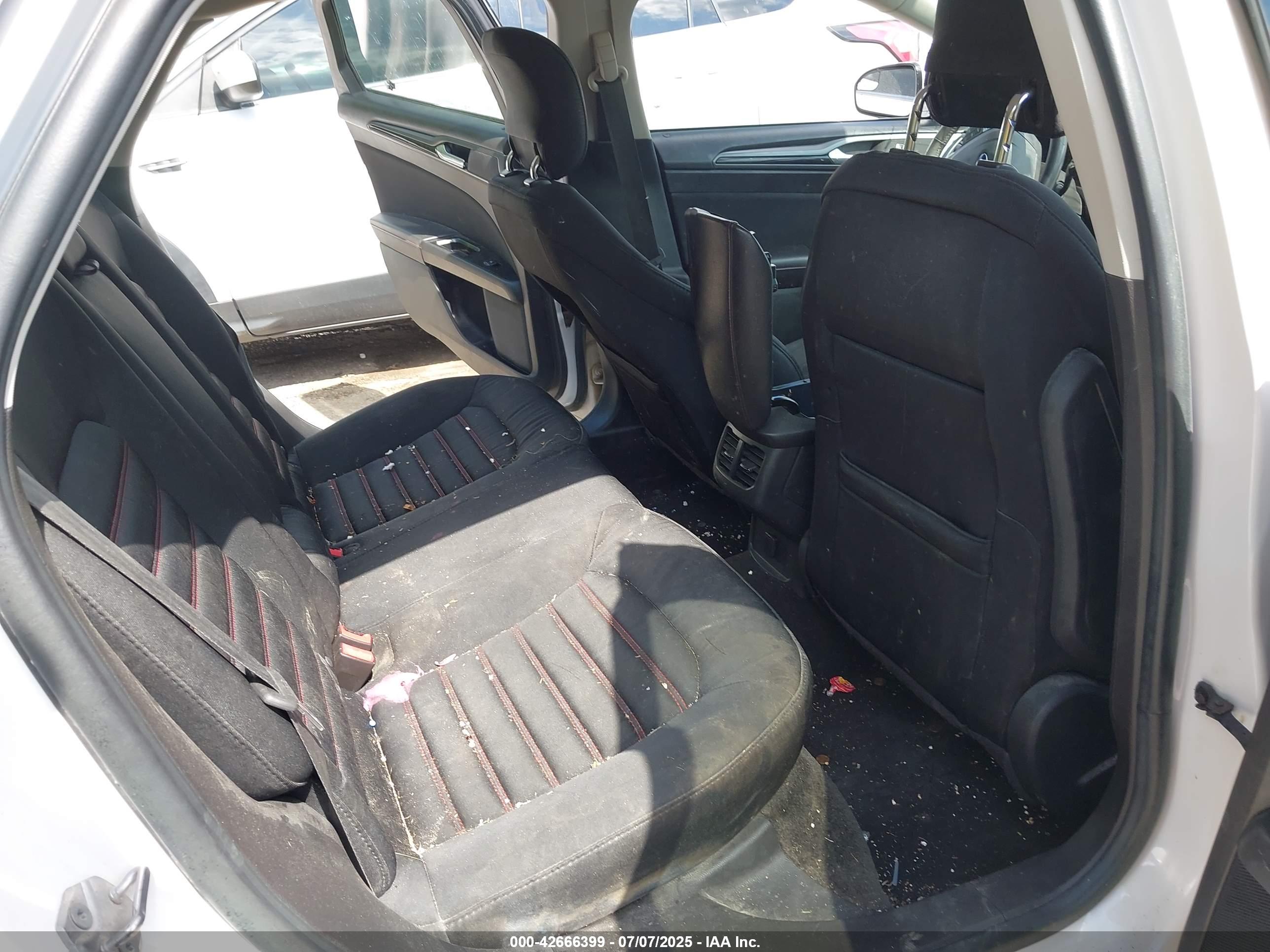FORD FUSION image 8