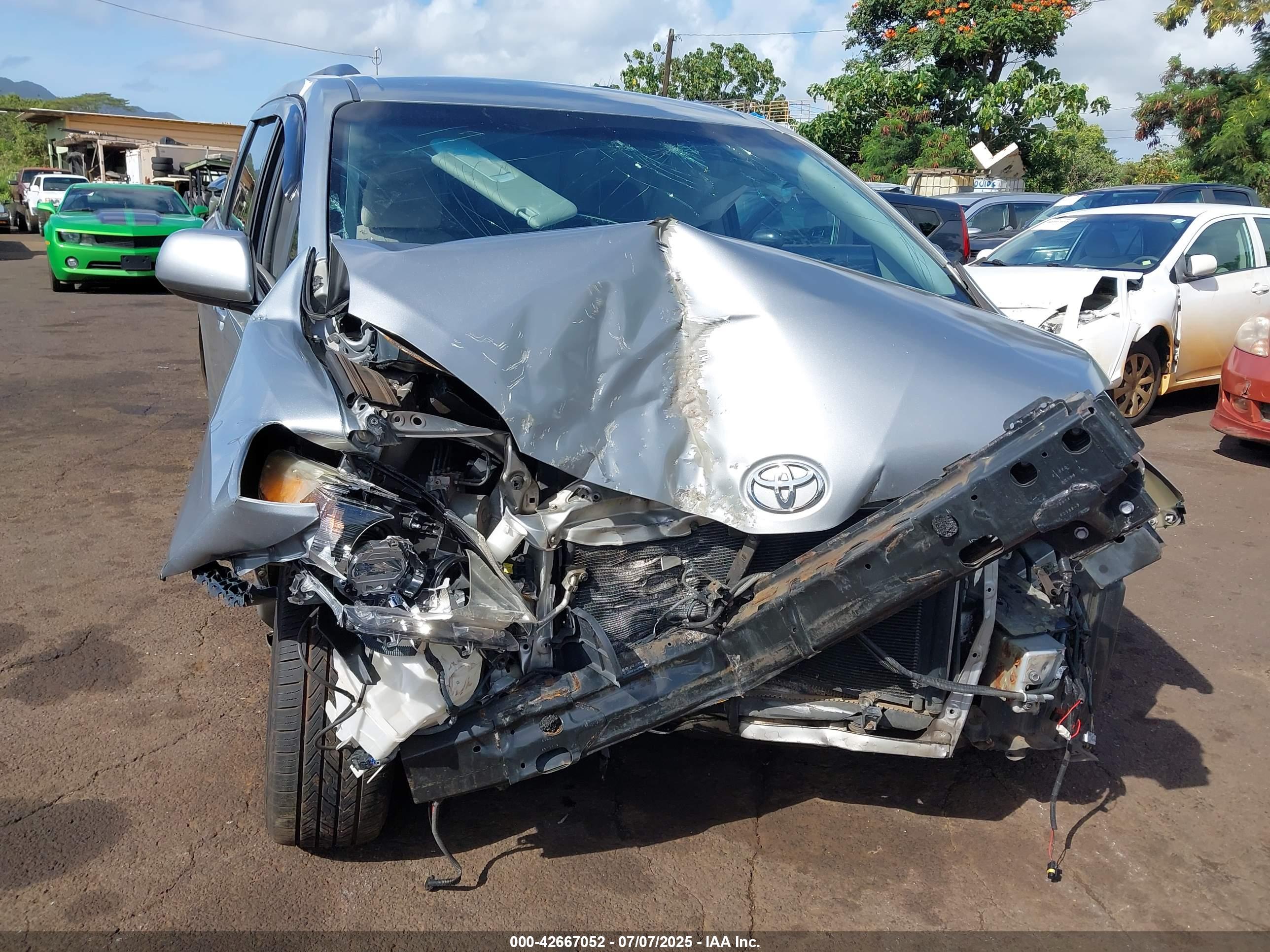 TOYOTA SIENNA image 6