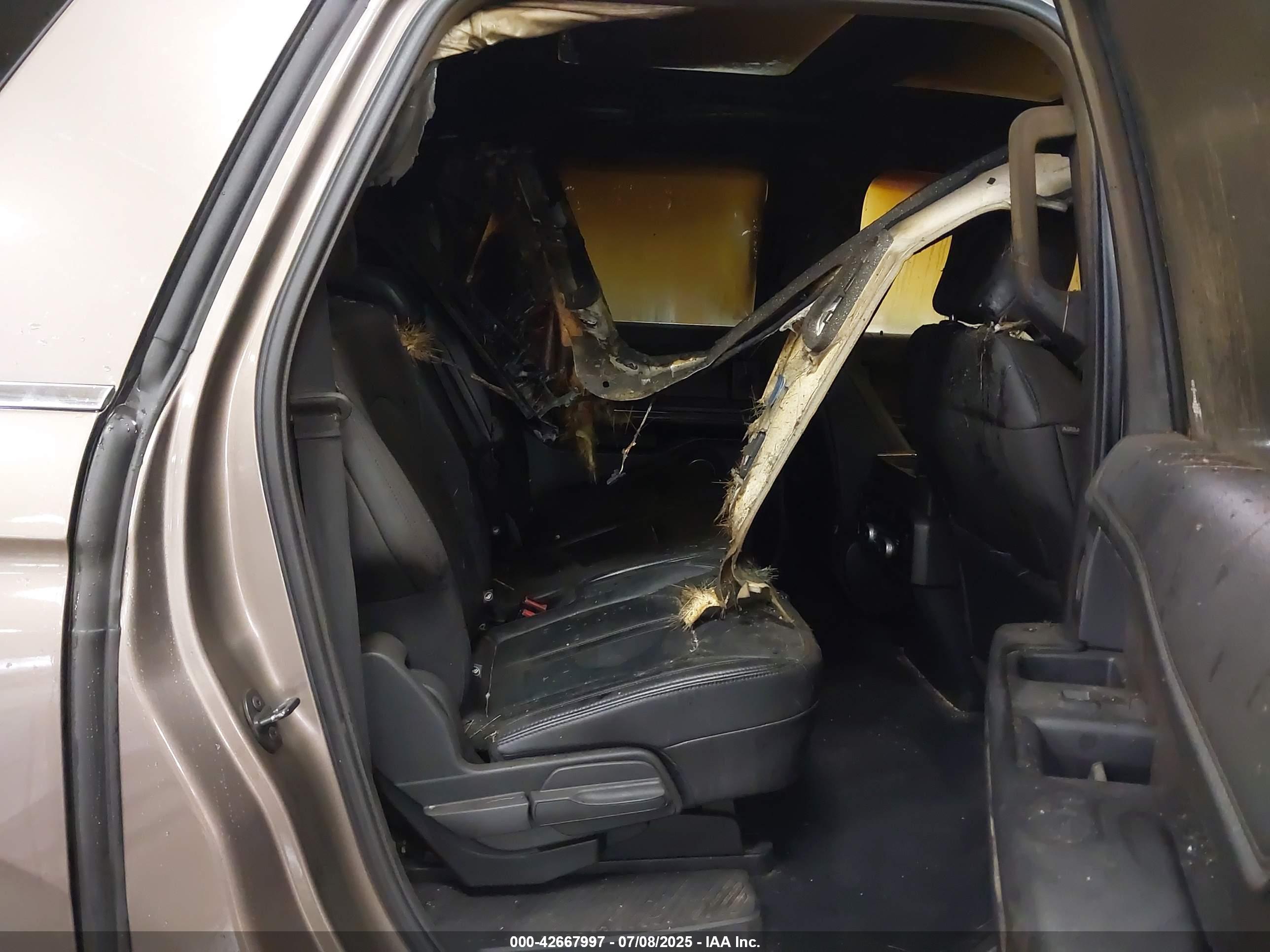 FORD EXPEDITION image 8