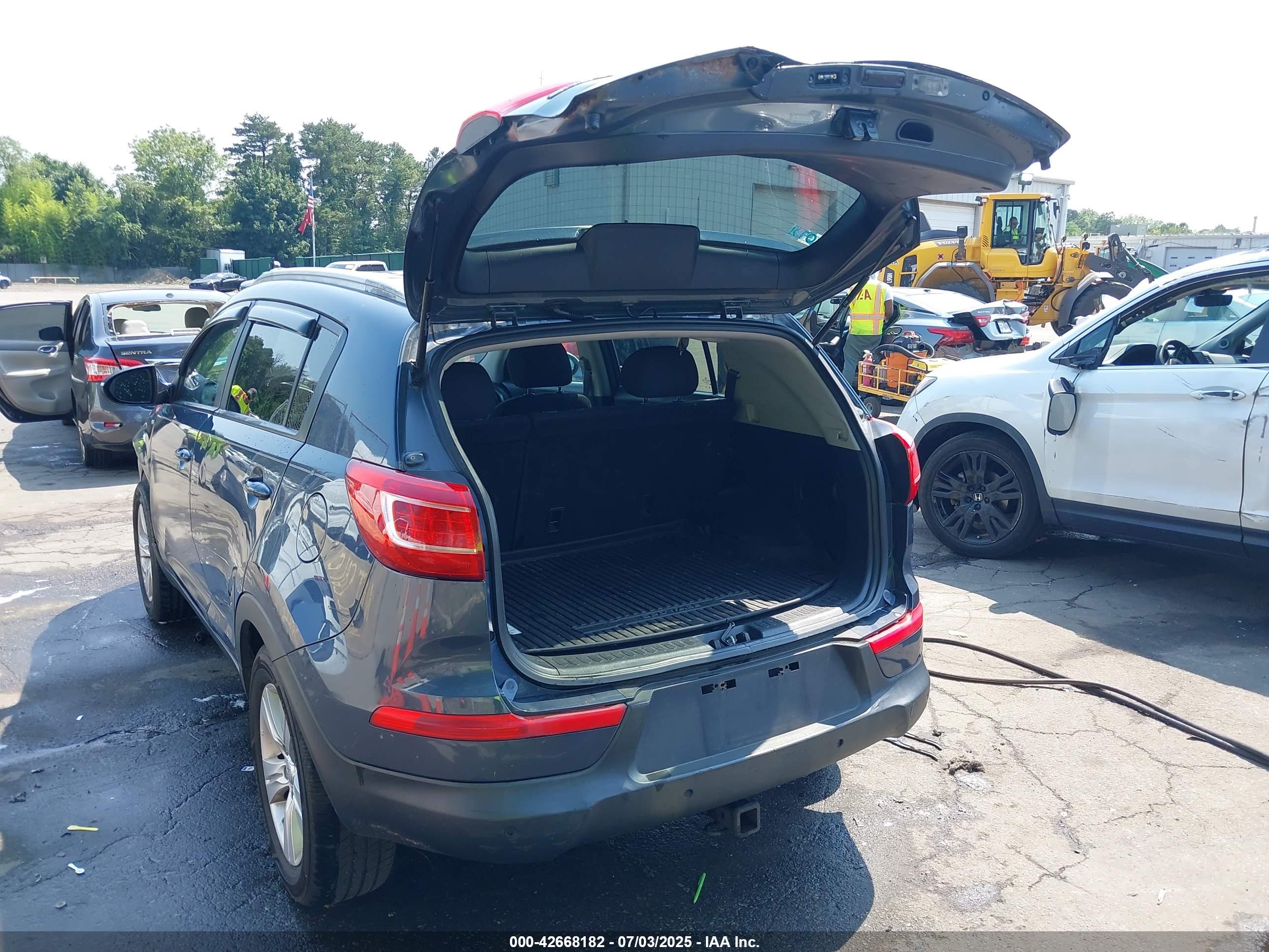 KIA SPORTAGE image 3