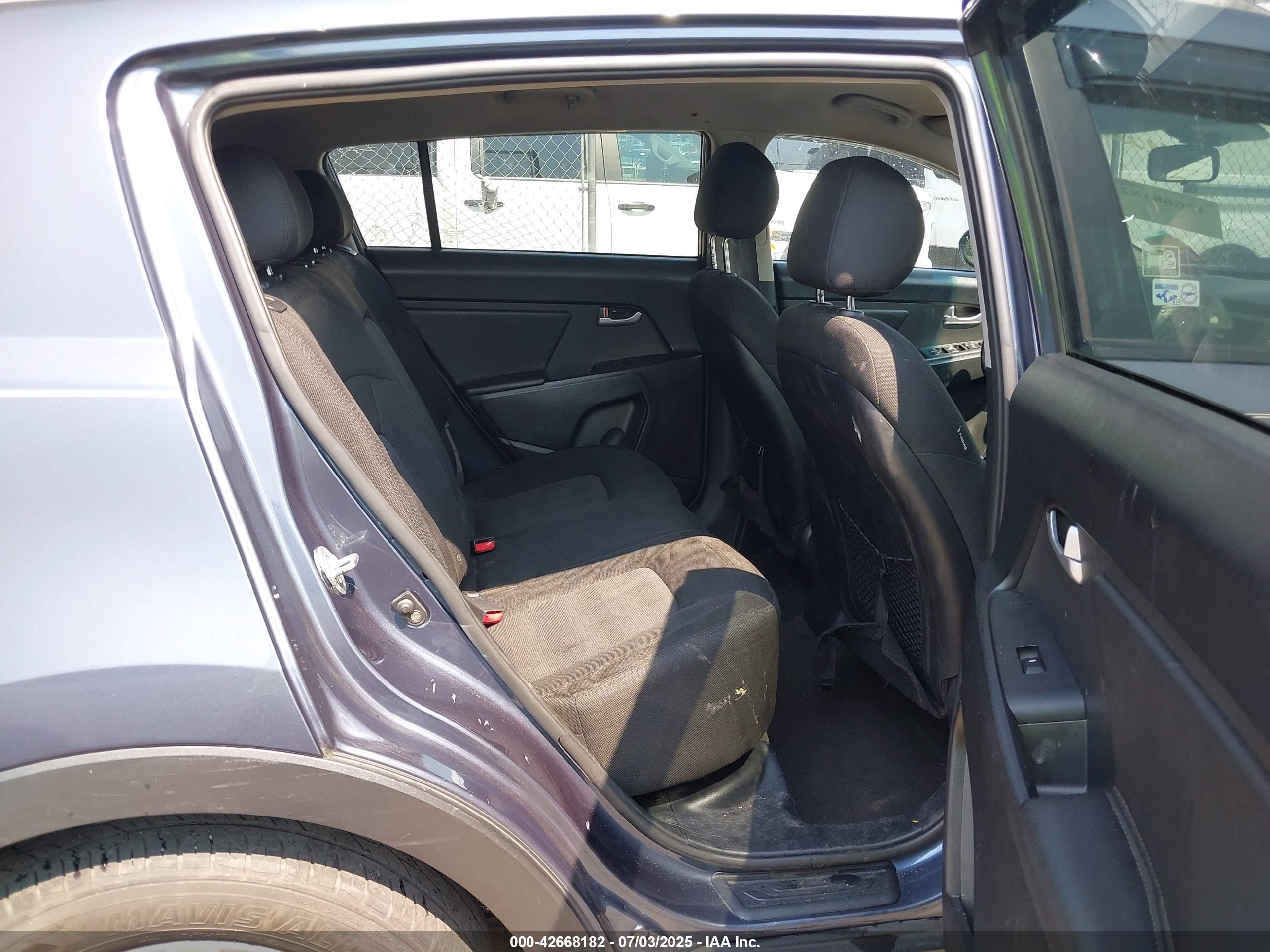 KIA SPORTAGE image 8