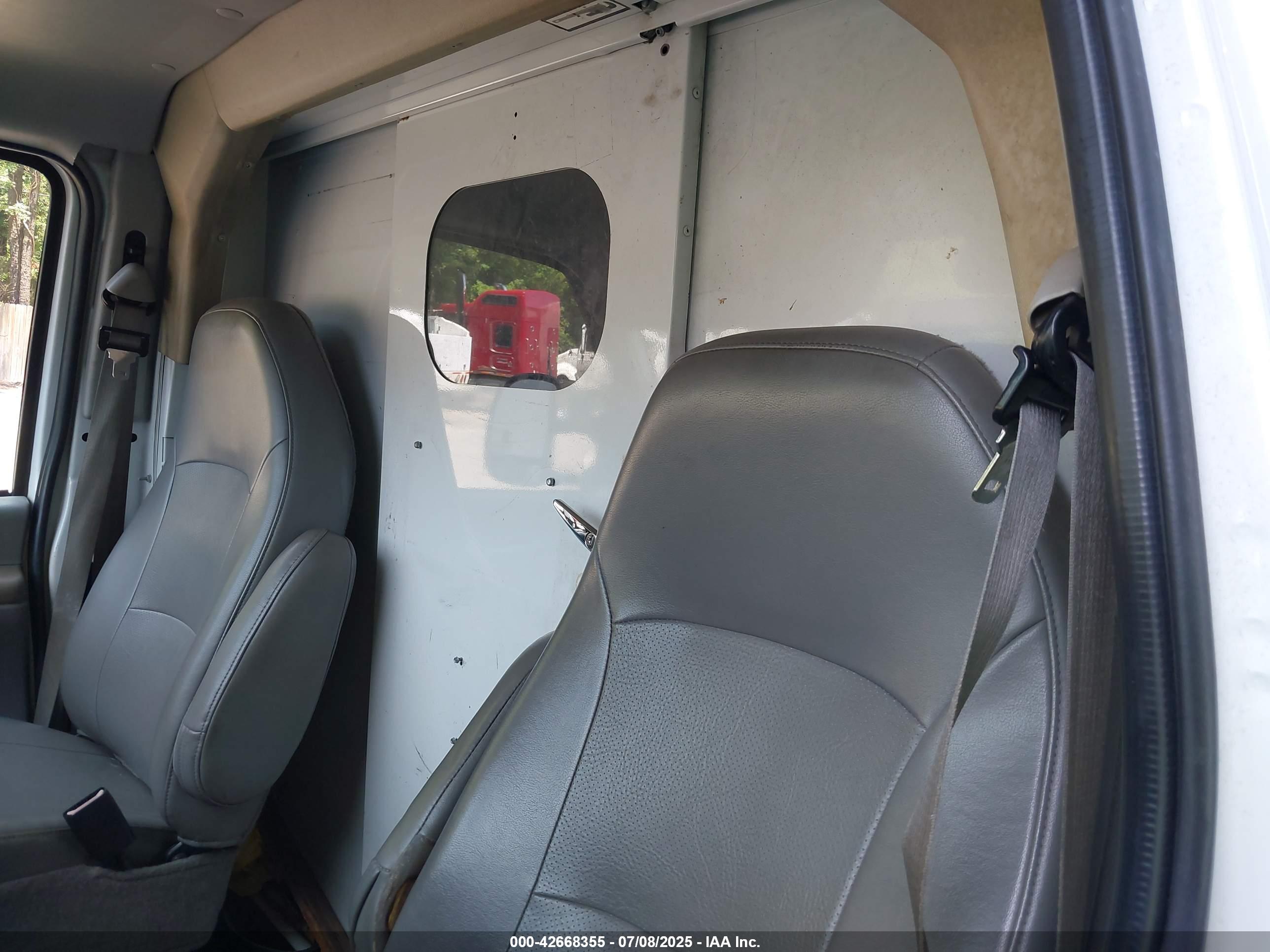 FORD E-350 image 8