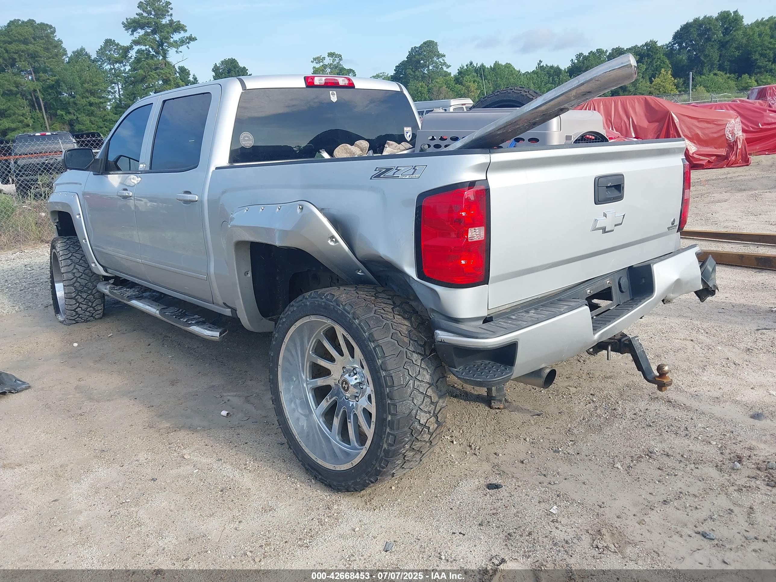 CHEVROLET SILVERADO image 3