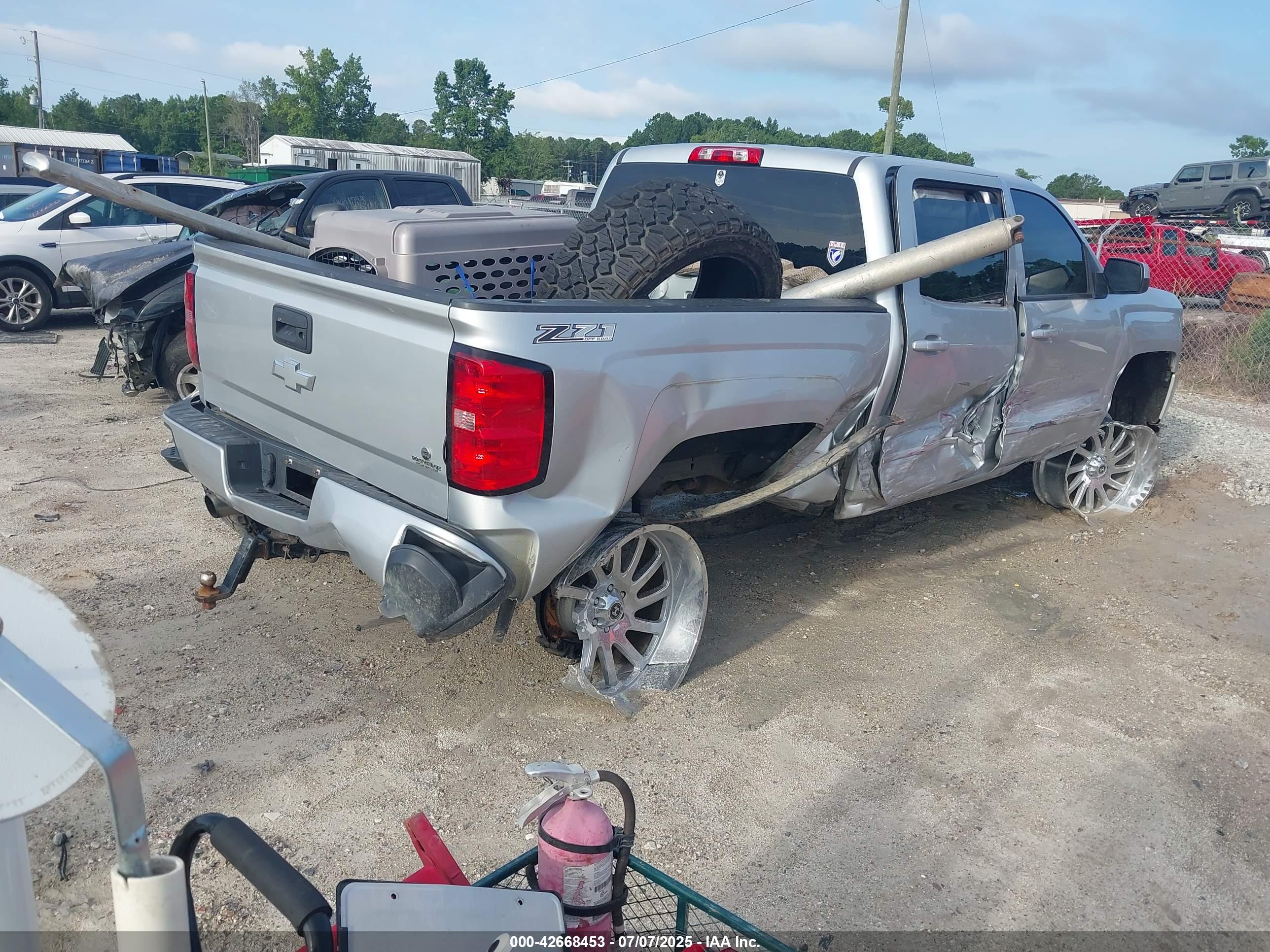 CHEVROLET SILVERADO image 4