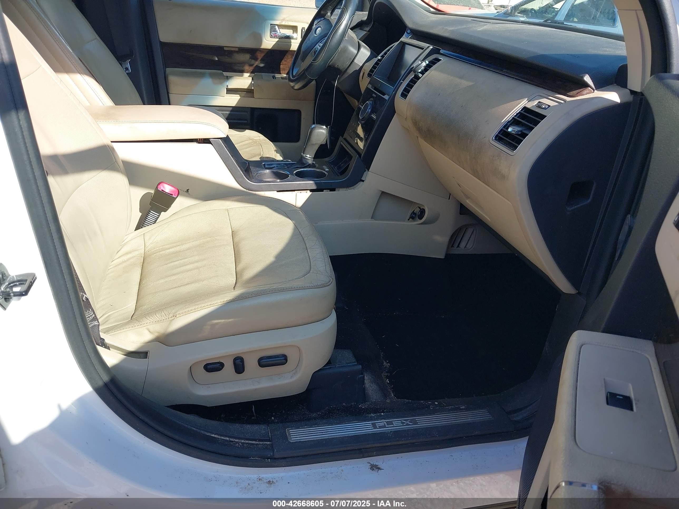 FORD FLEX image 5