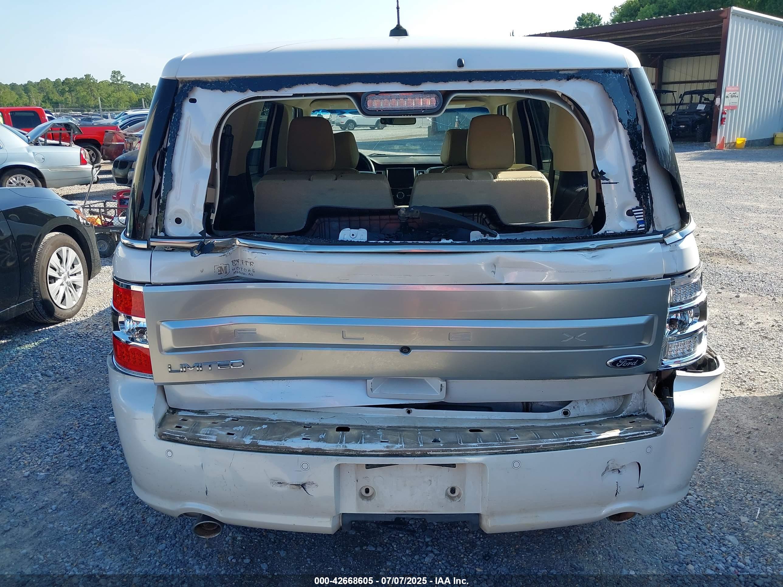 FORD FLEX image 6
