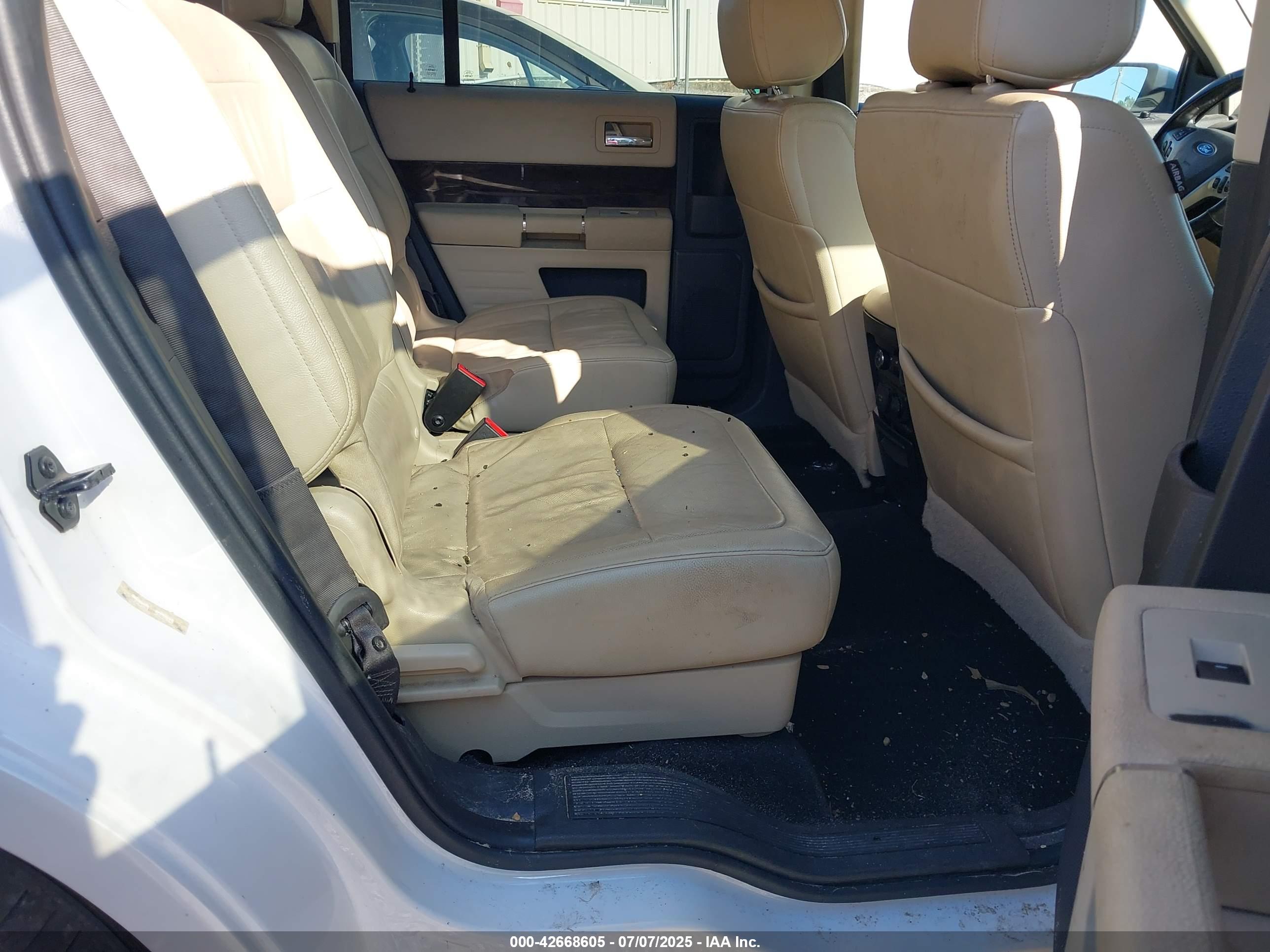 FORD FLEX image 8