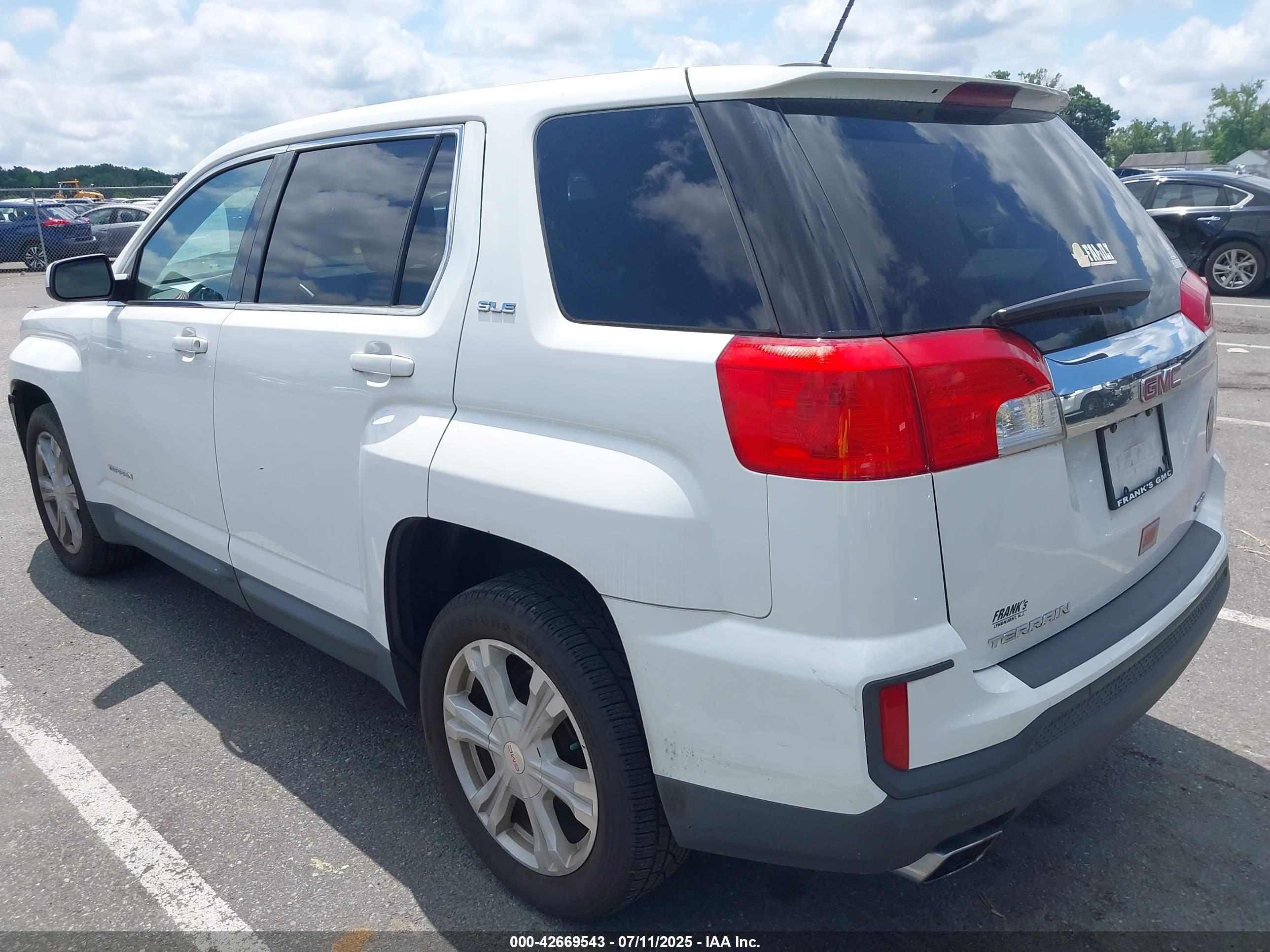 GMC TERRAIN image 3