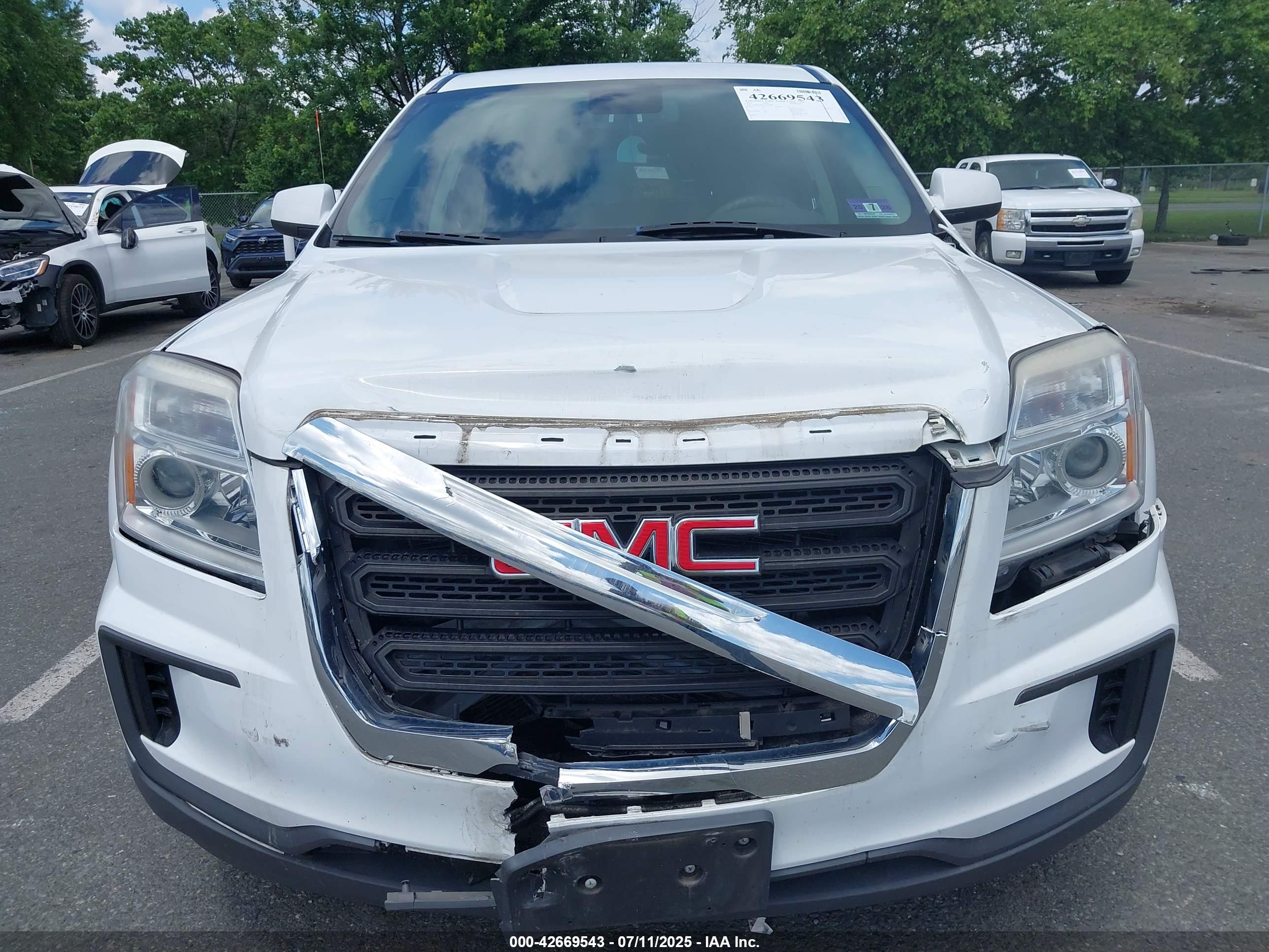 GMC TERRAIN image 6
