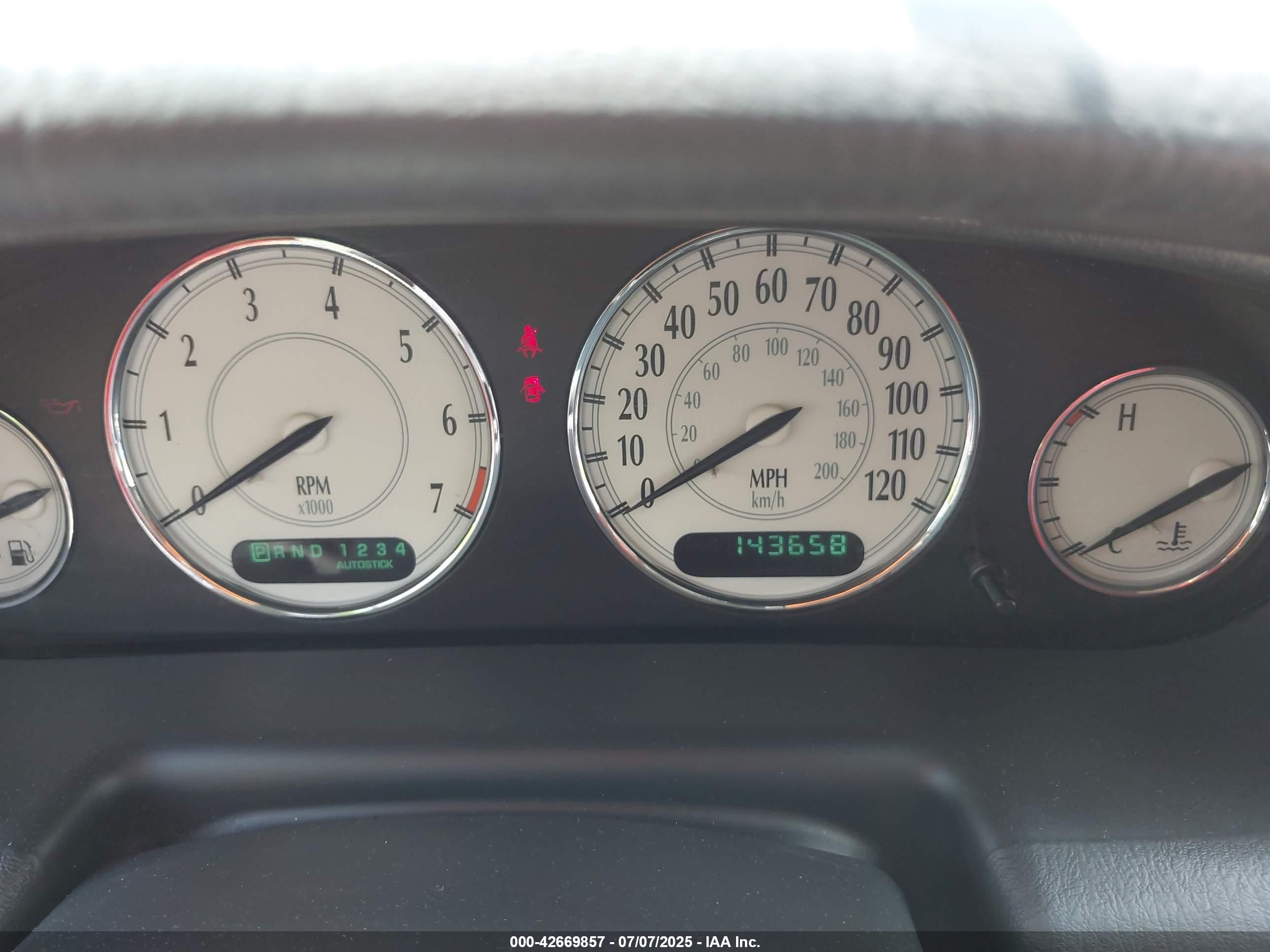 CHRYSLER 300M image 7
