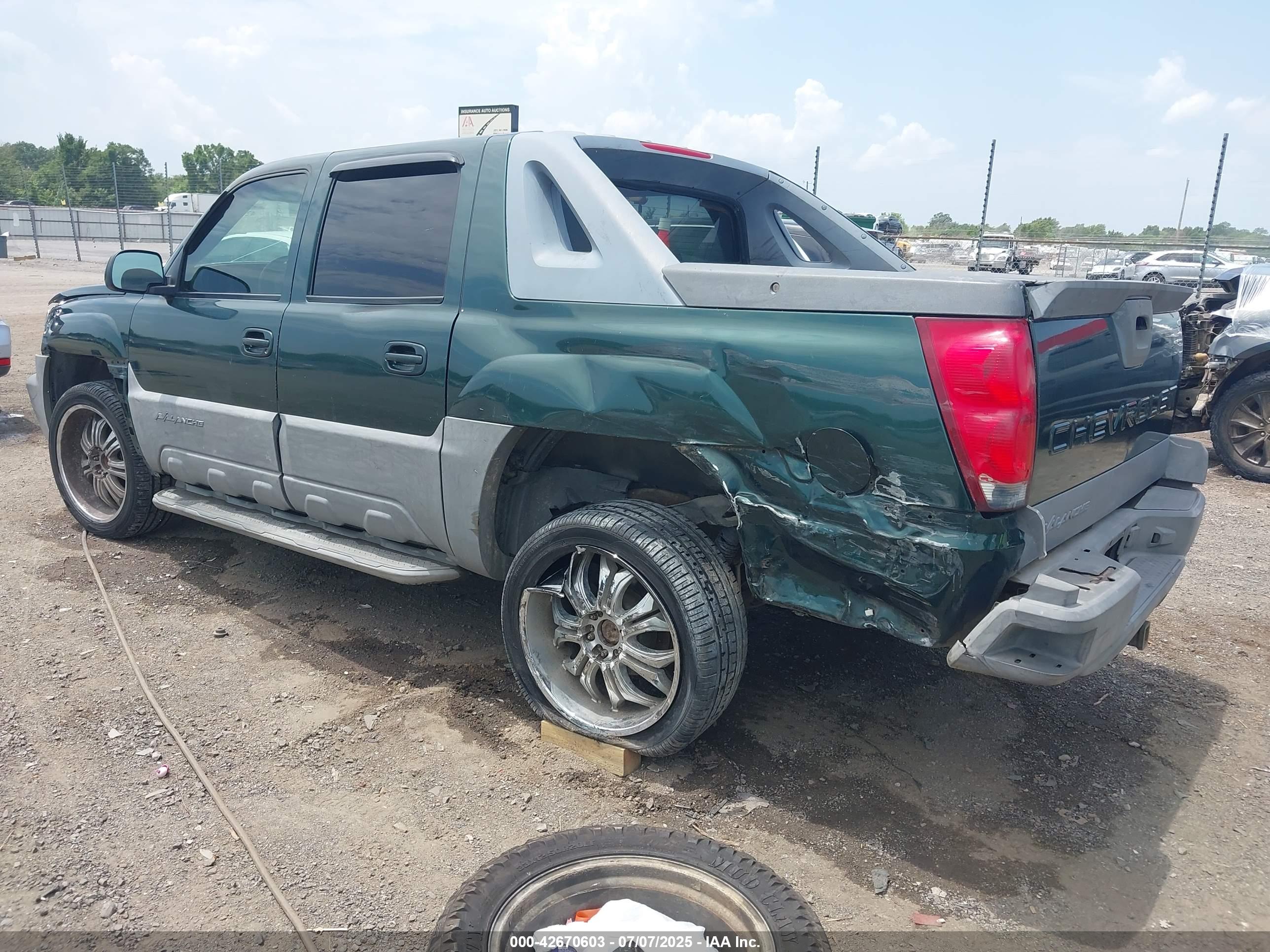 CHEVROLET AVALANCHE image 3