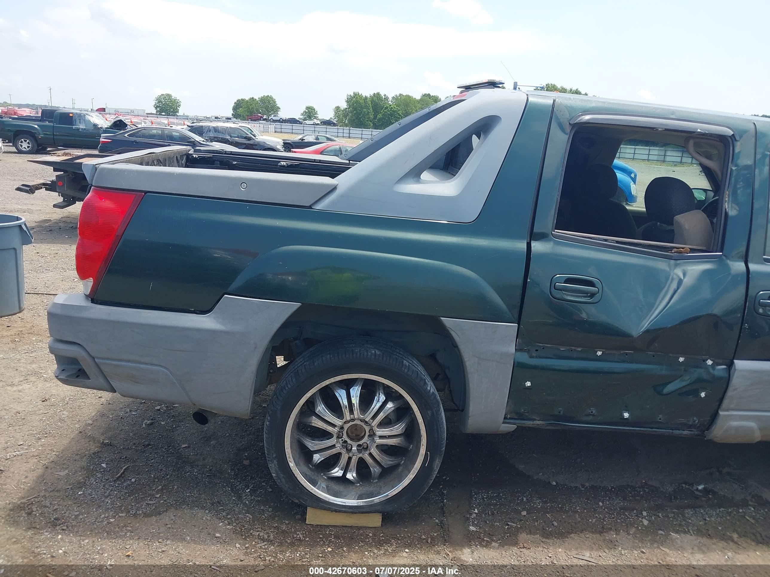 CHEVROLET AVALANCHE image 6
