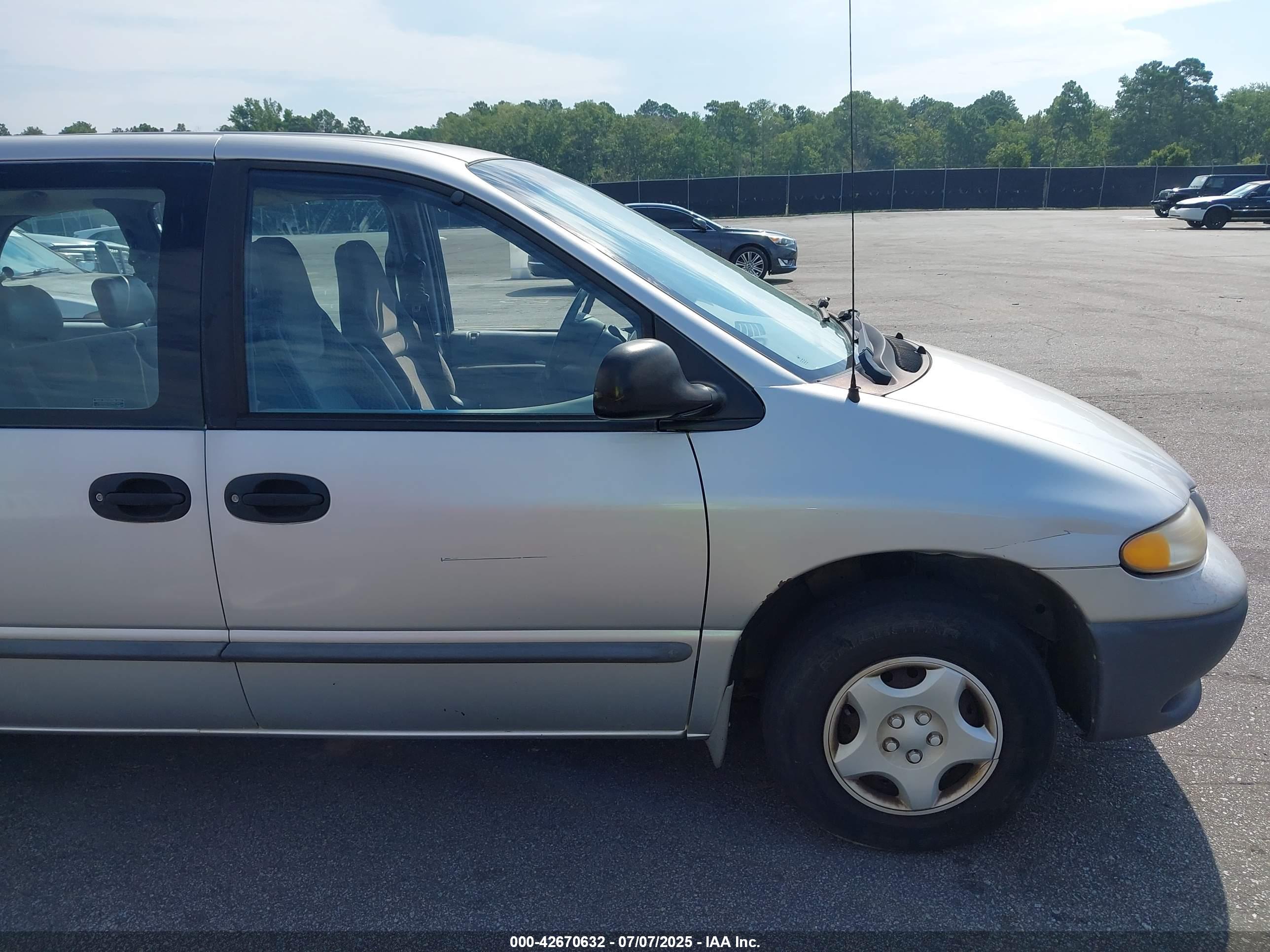 DODGE CARAVAN image 6