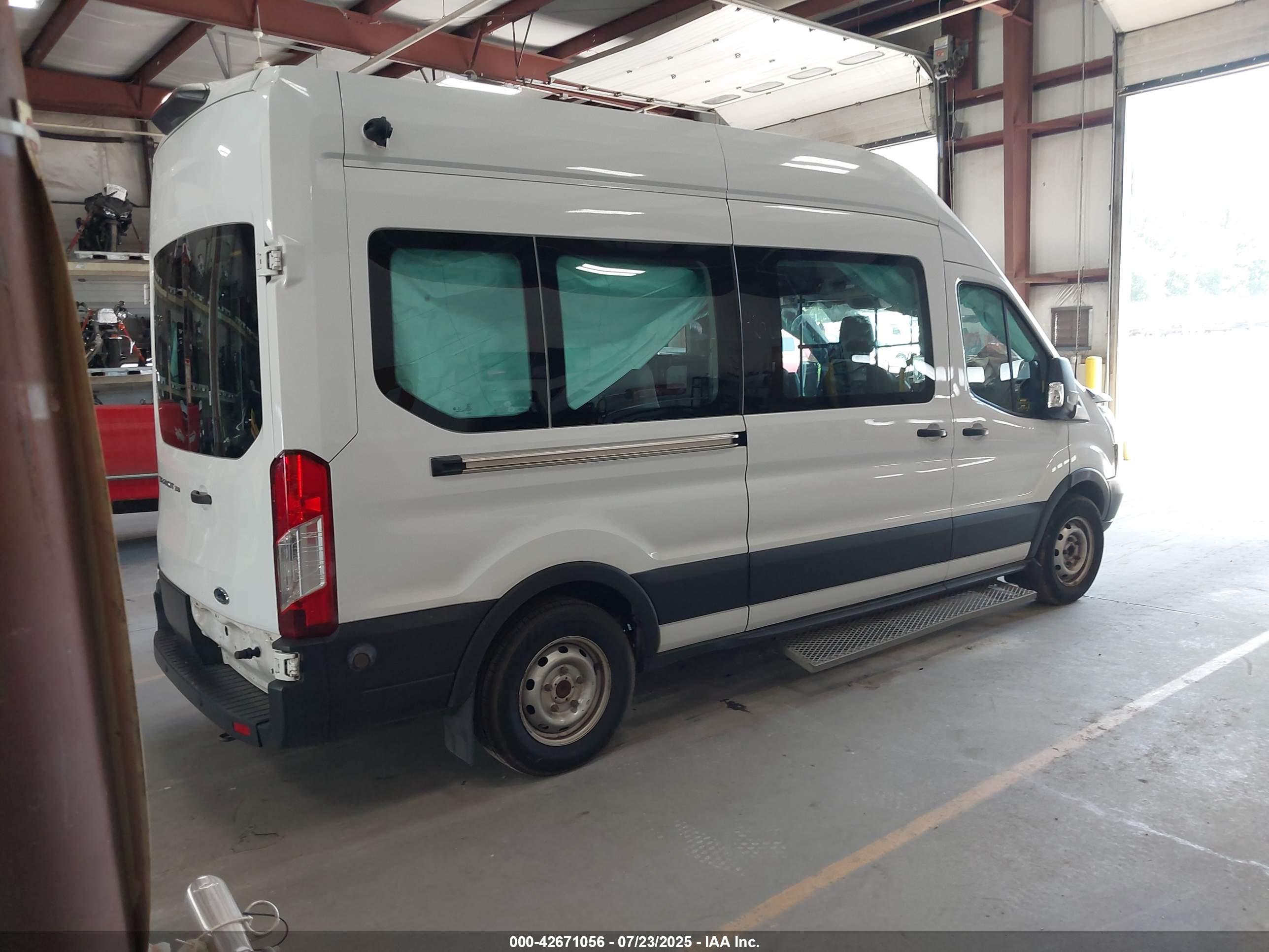 FORD TRANSIT-350 image 4