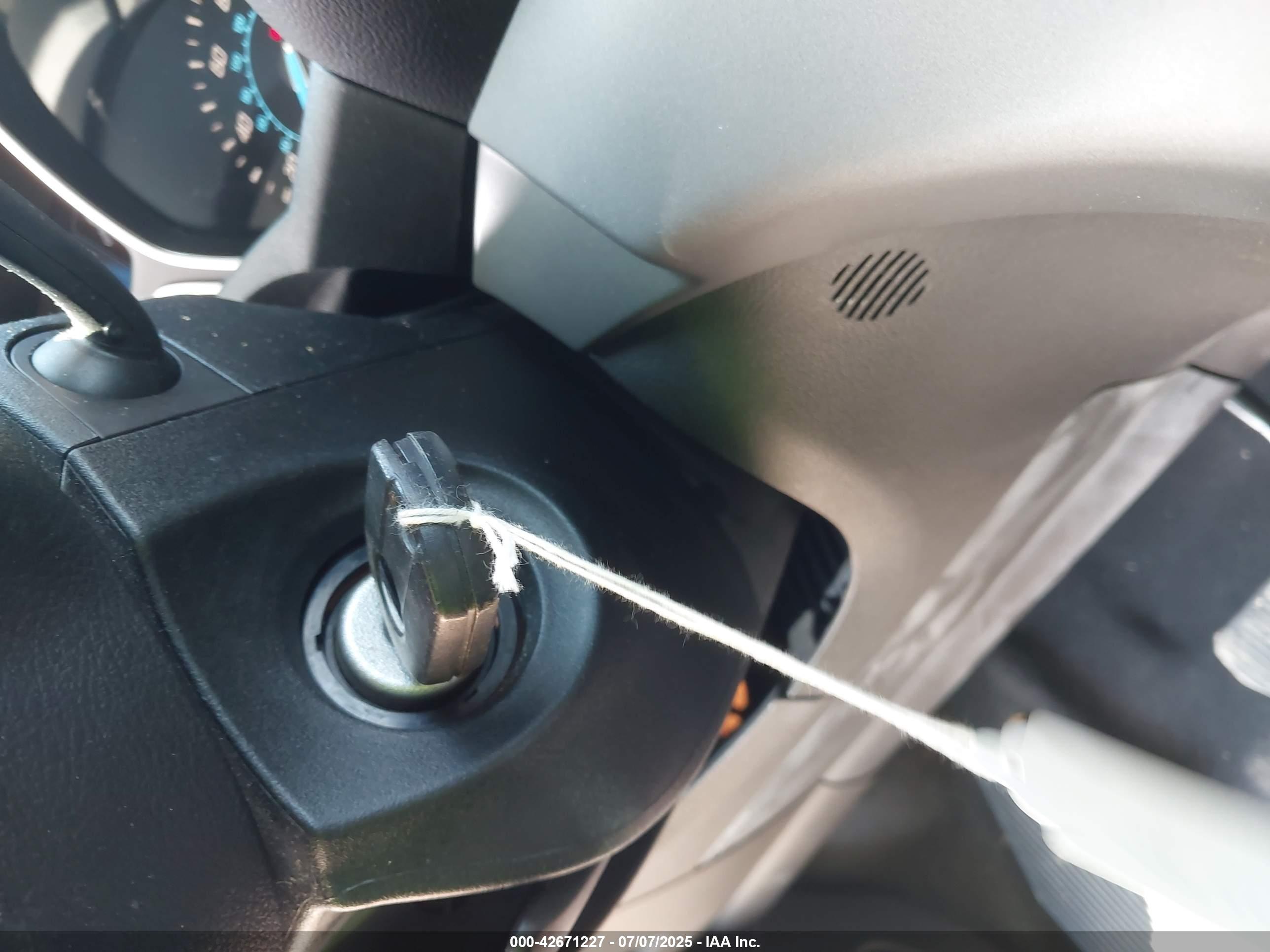 FORD ESCAPE image 11