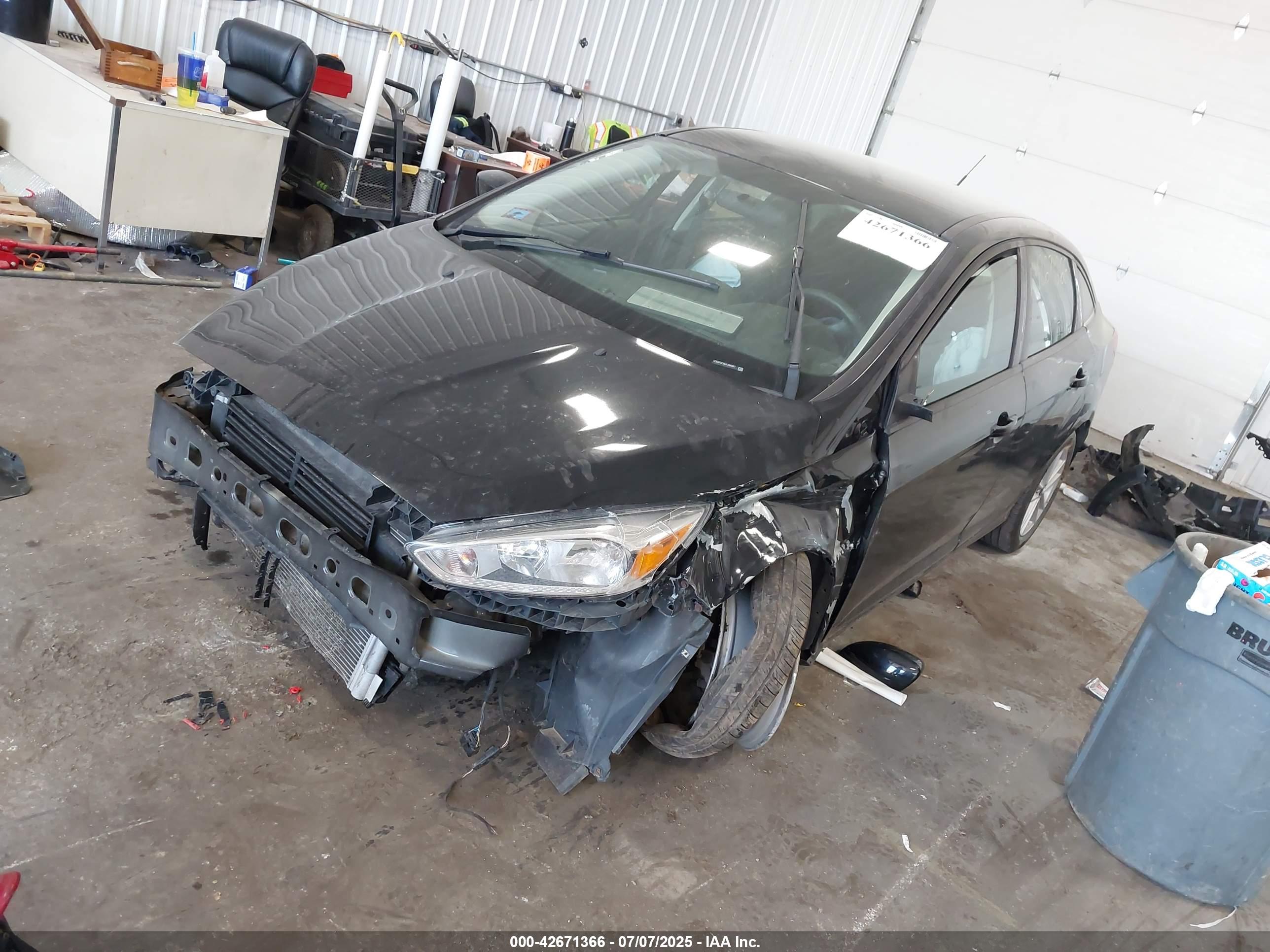 FORD FOCUS image 2