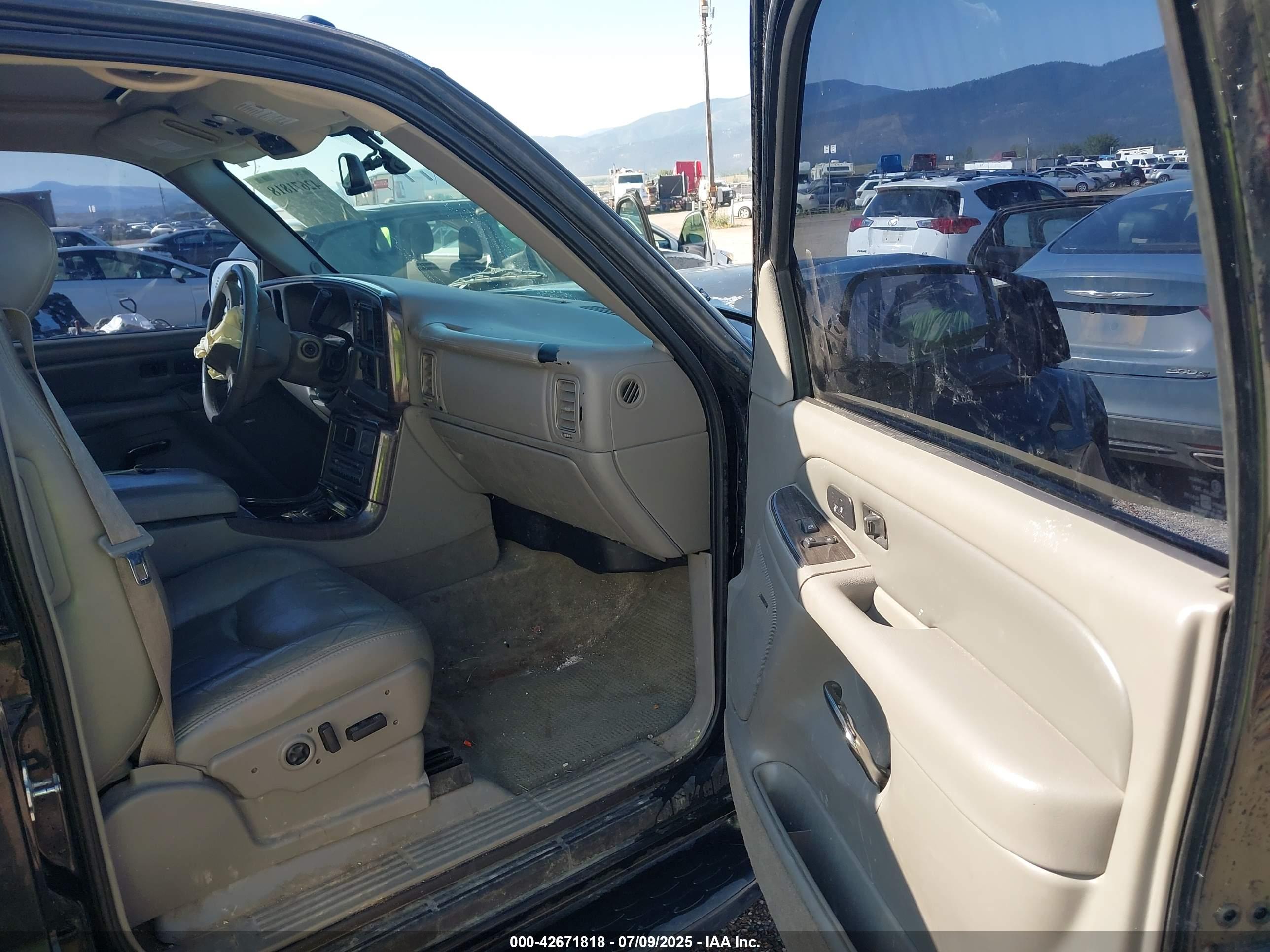 GMC YUKON image 5
