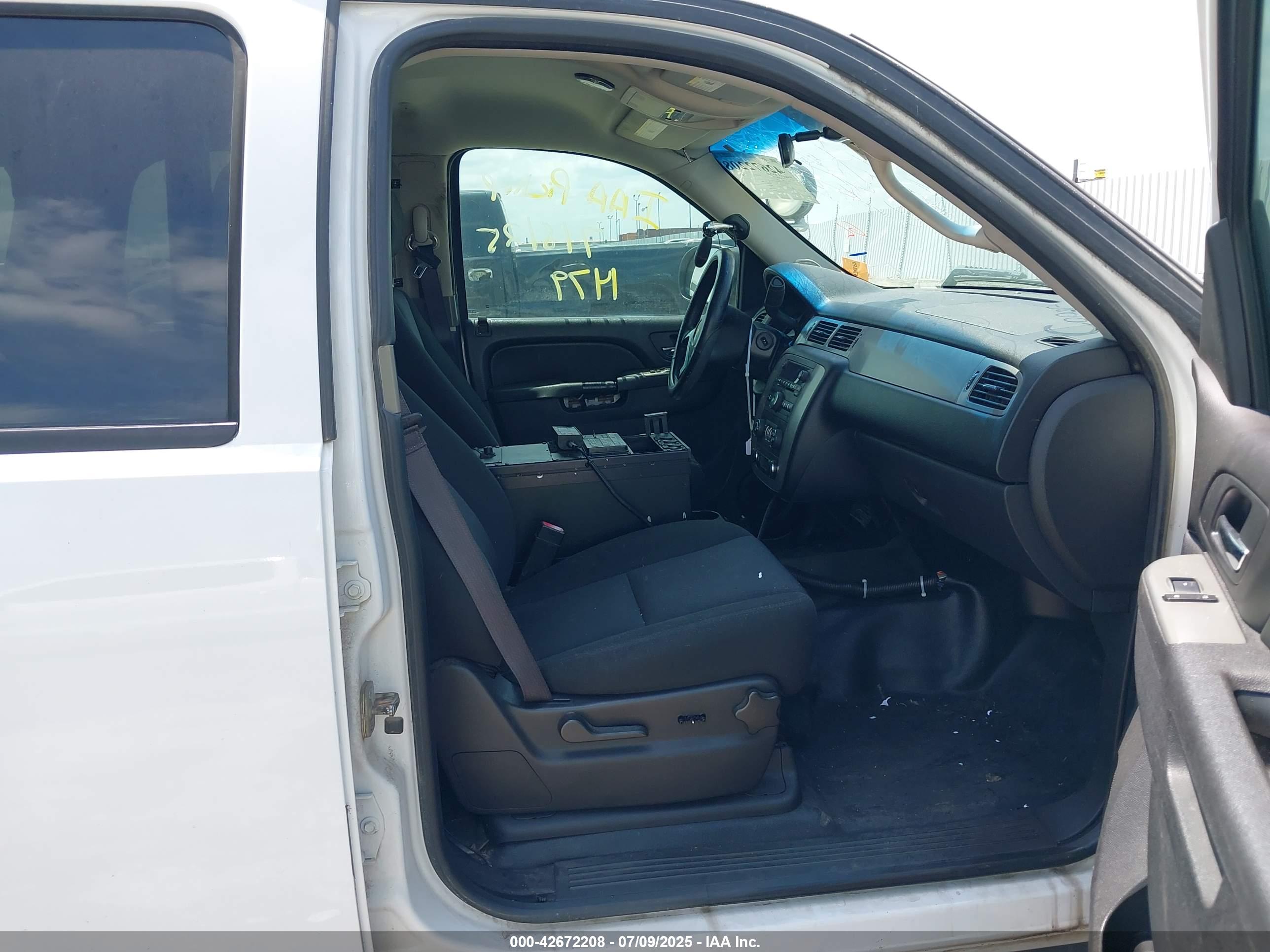 CHEVROLET TAHOE image 5