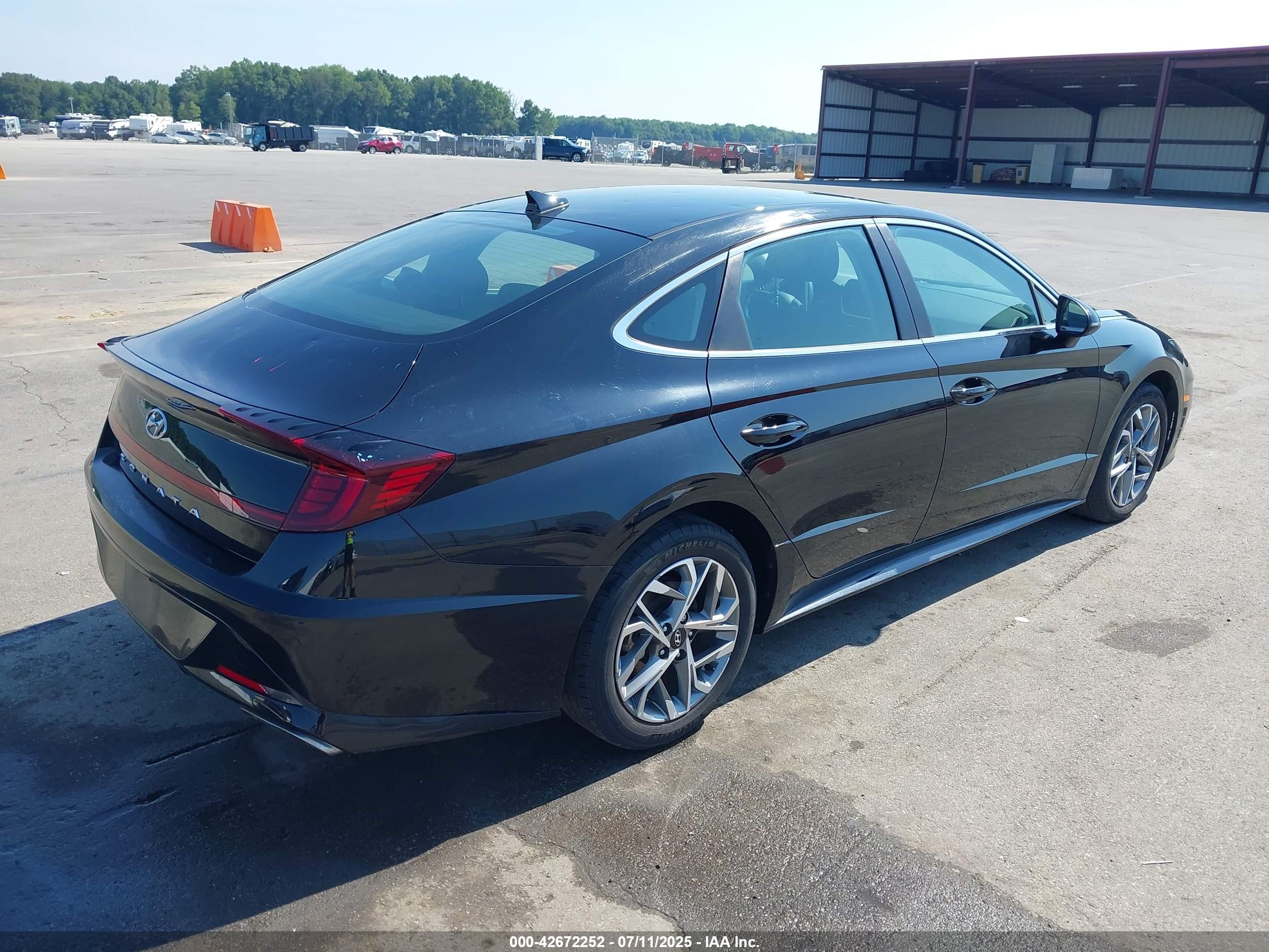 HYUNDAI SONATA image 4