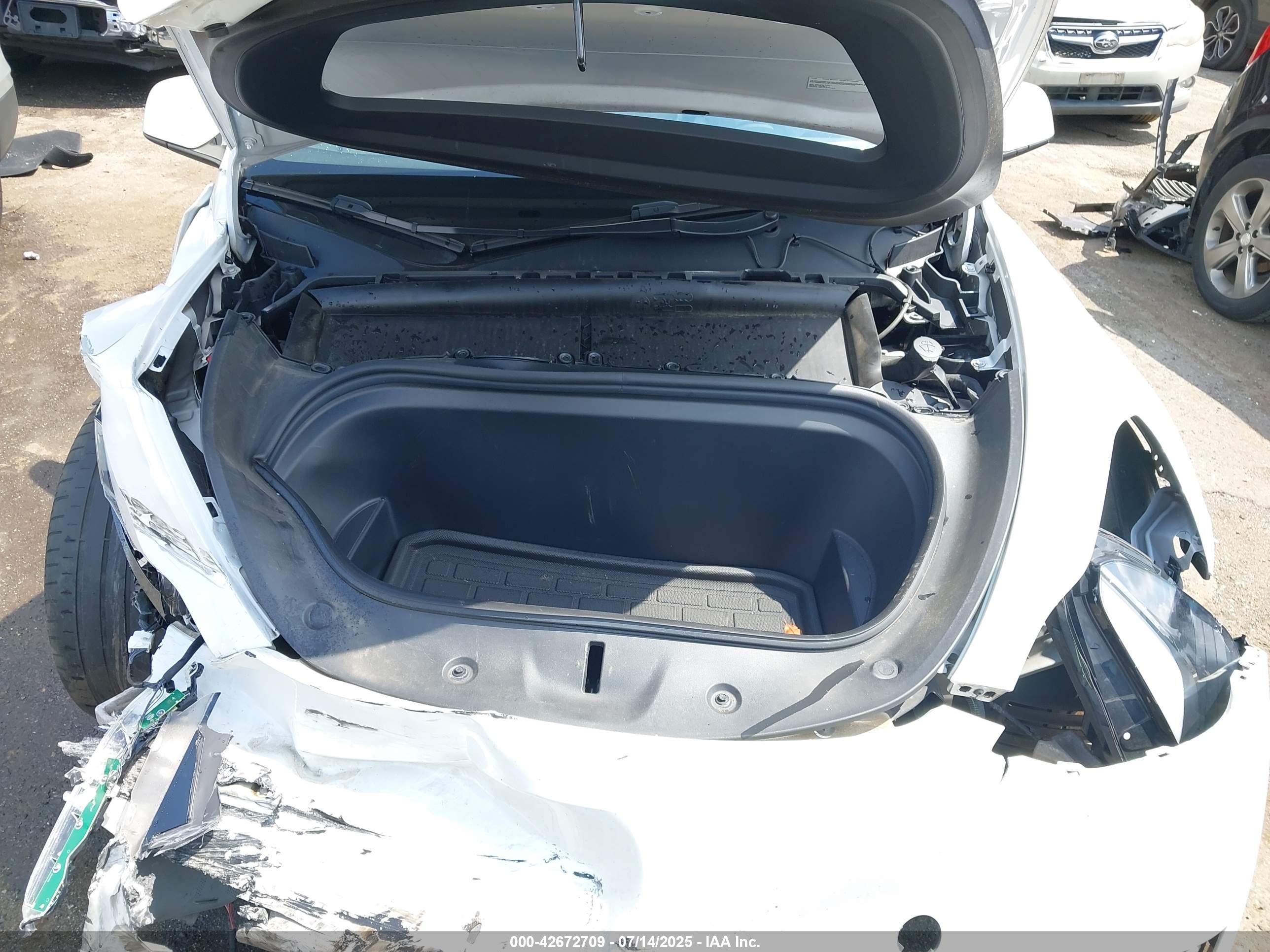 TESLA MODEL image 10