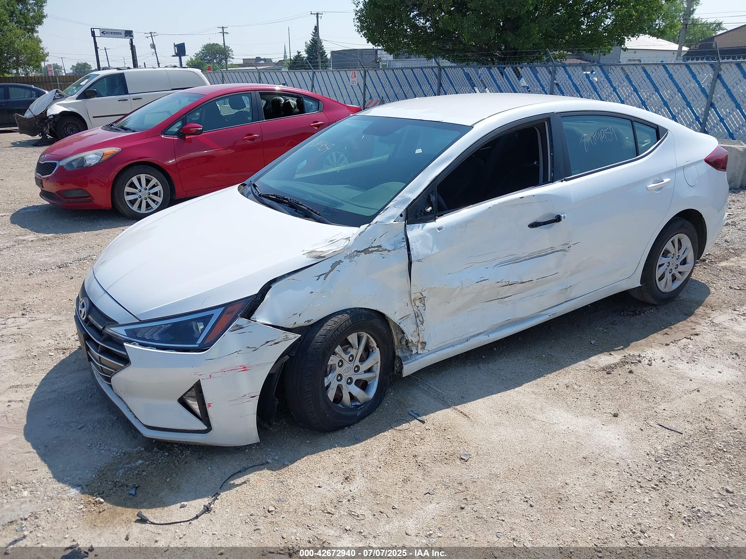 HYUNDAI ELANTRA image 2