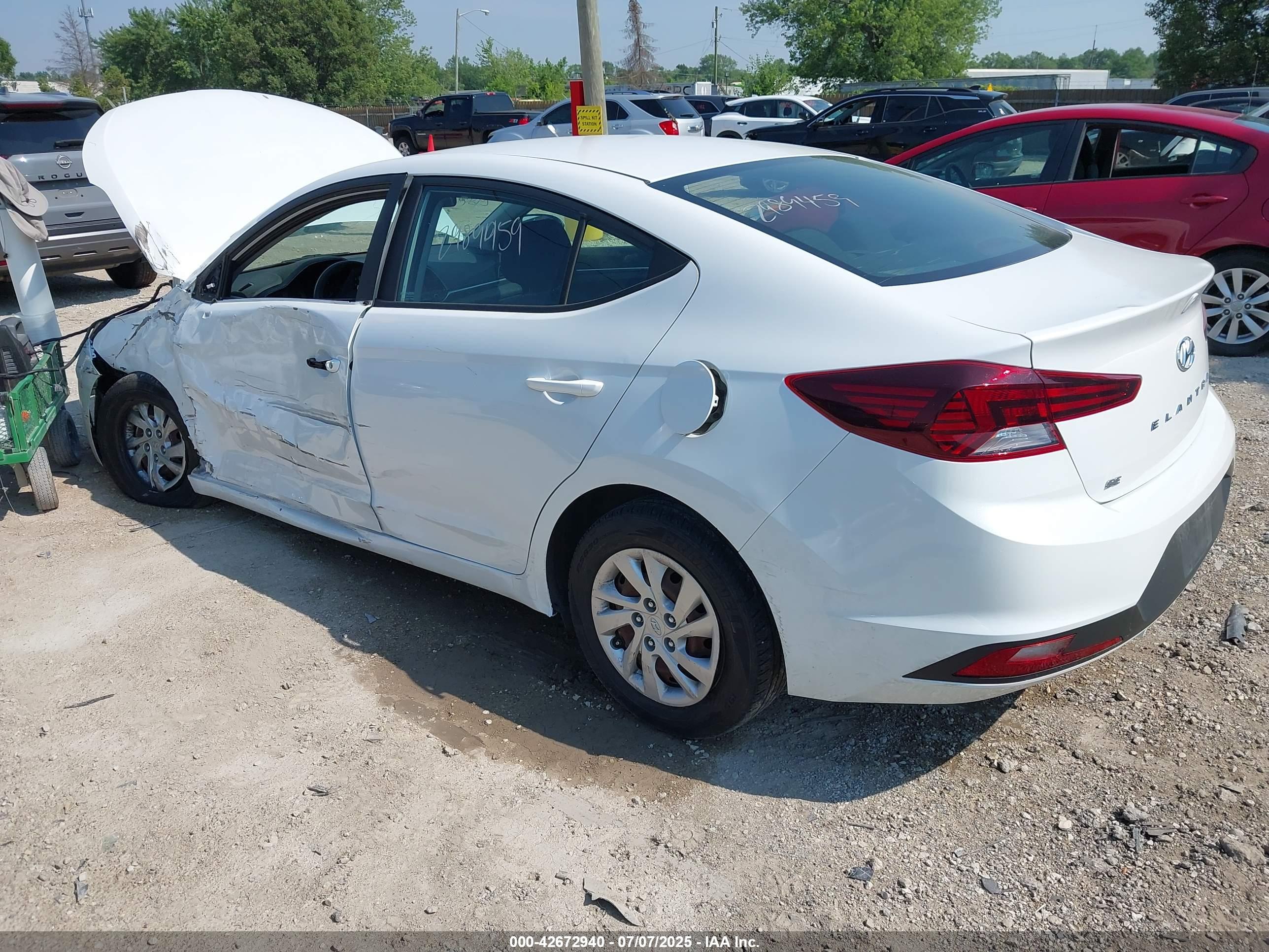 HYUNDAI ELANTRA image 3