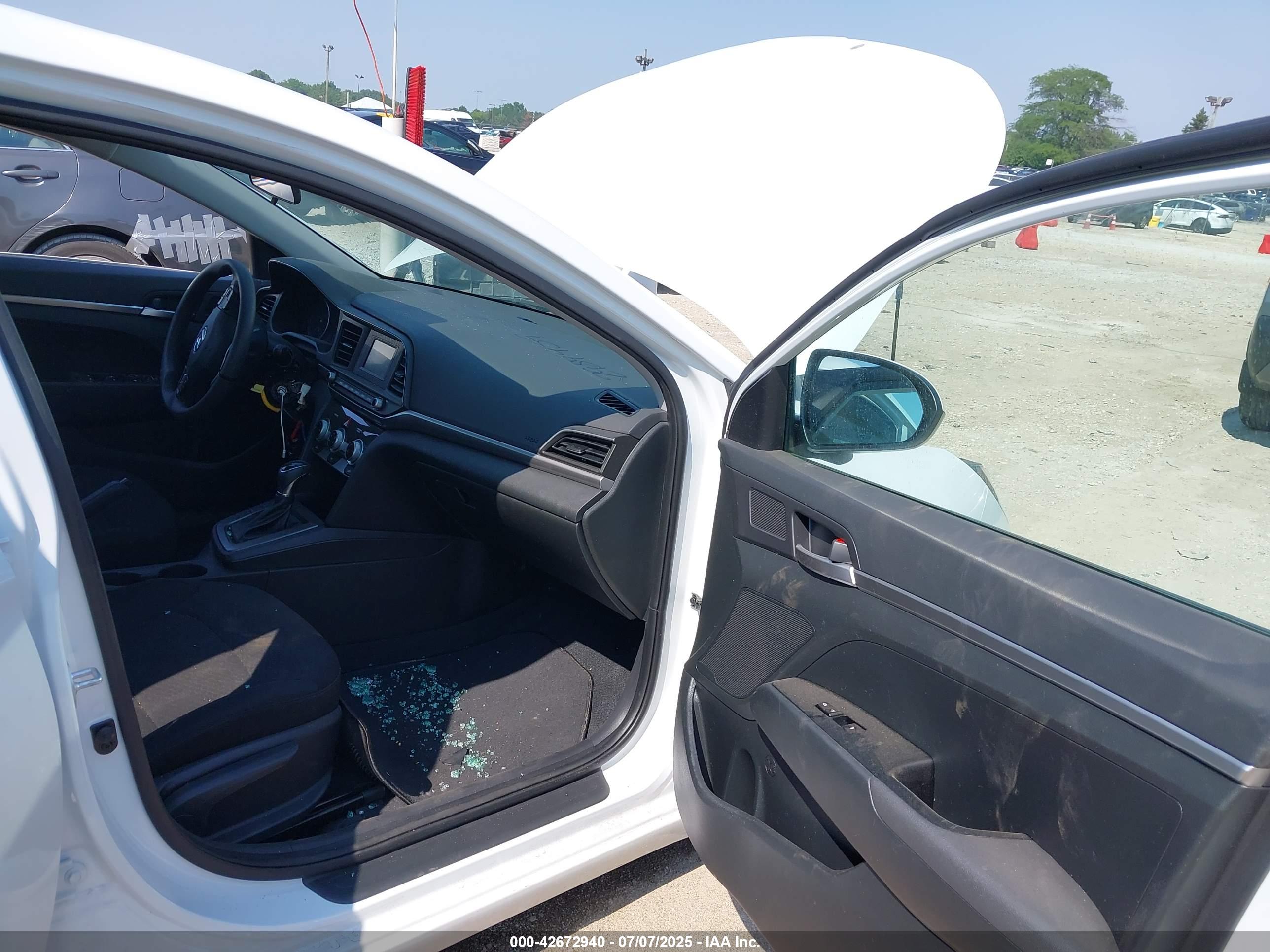 HYUNDAI ELANTRA image 5