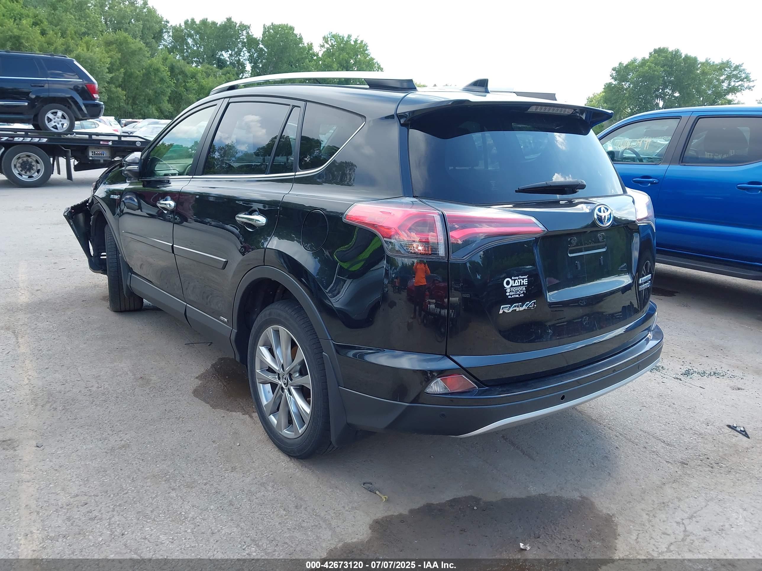 TOYOTA RAV4 image 3