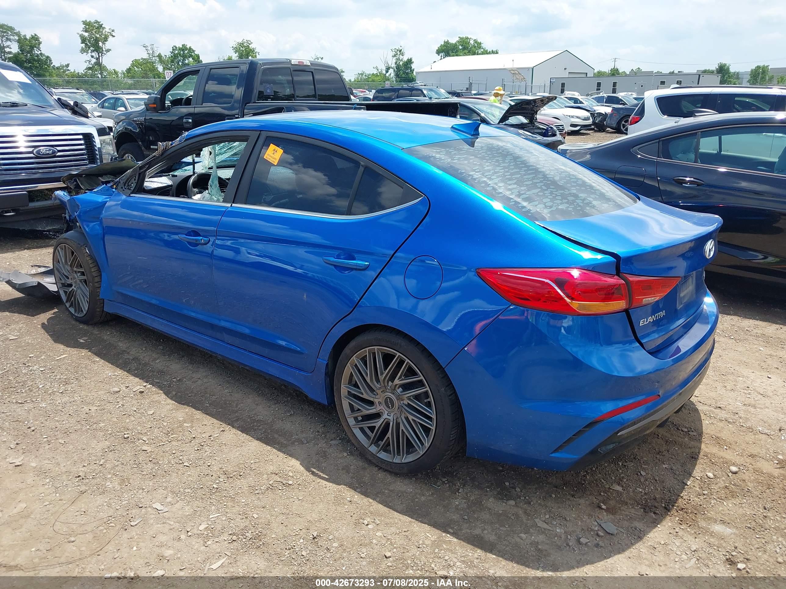 HYUNDAI ELANTRA image 3