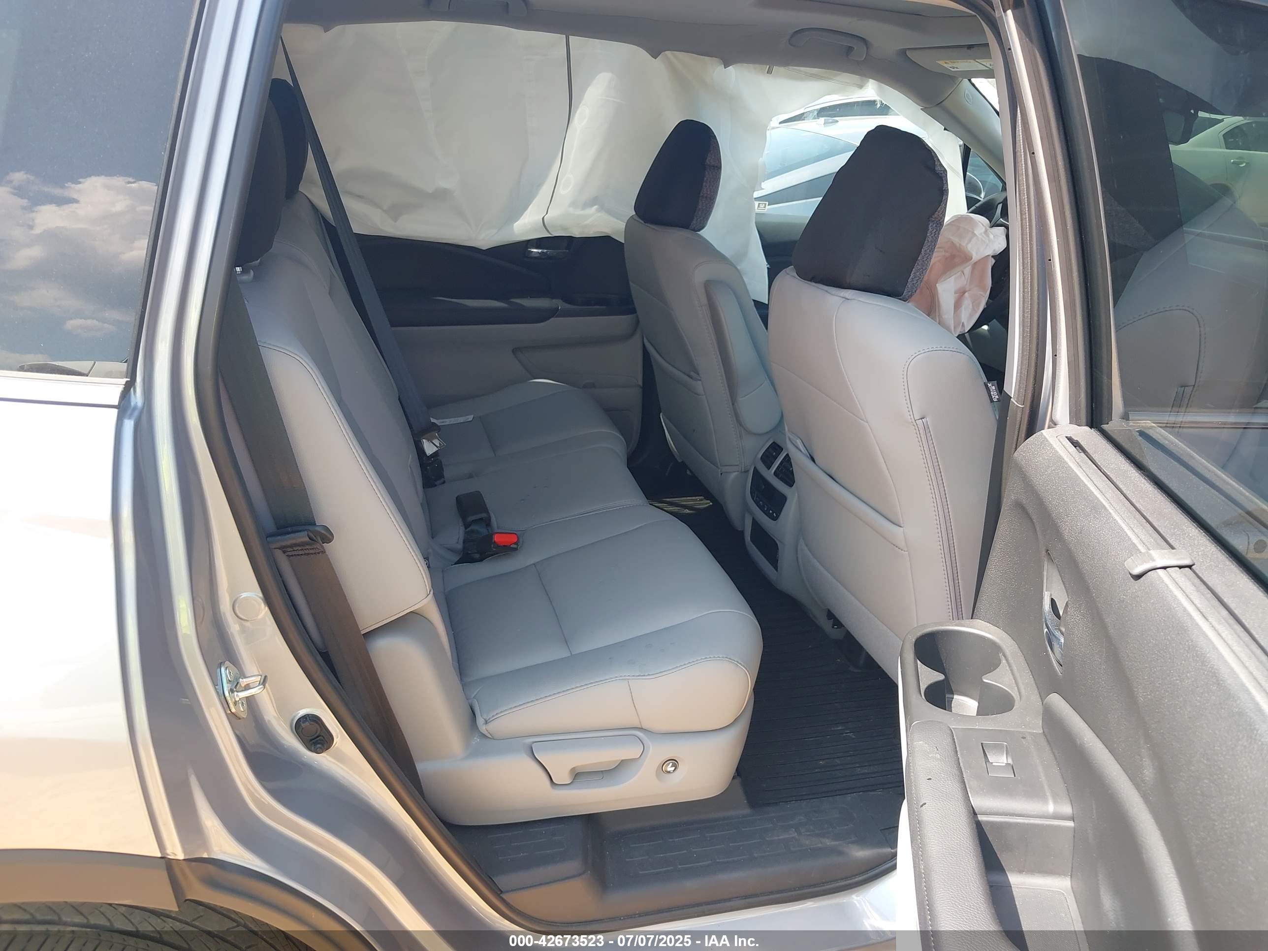 HONDA PILOT image 8