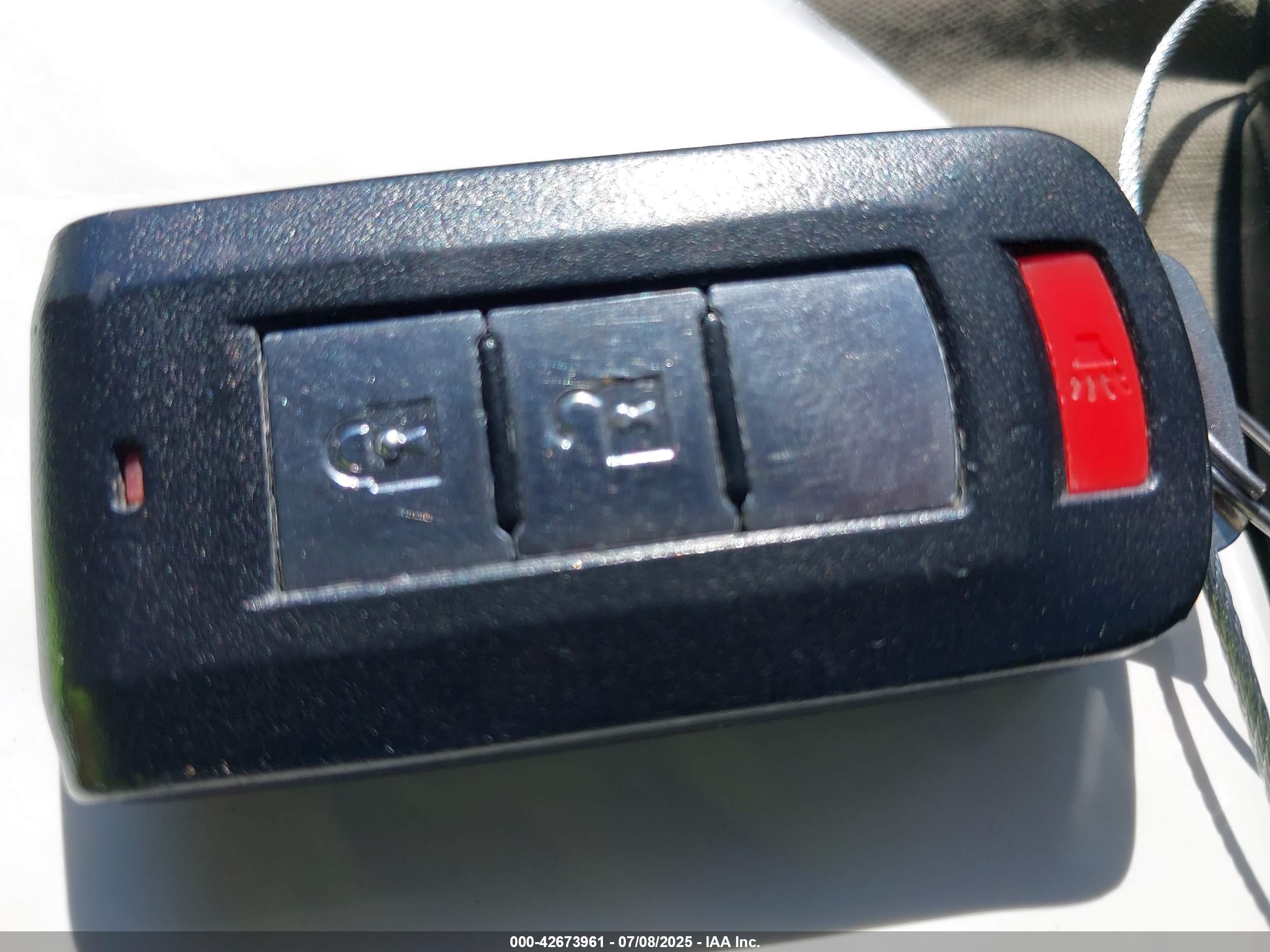 MITSUBISHI OUTLANDER image 11