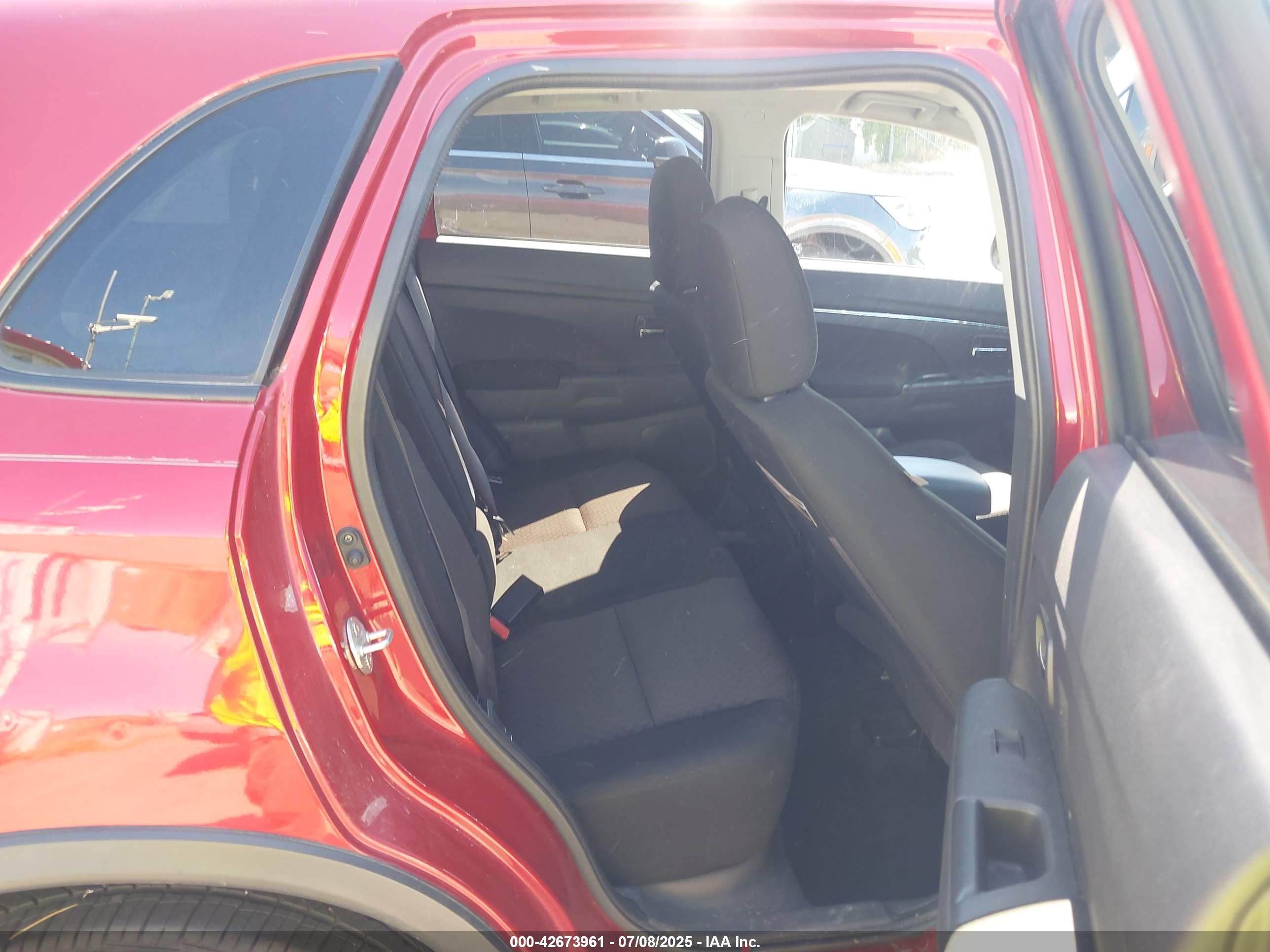 MITSUBISHI OUTLANDER image 8