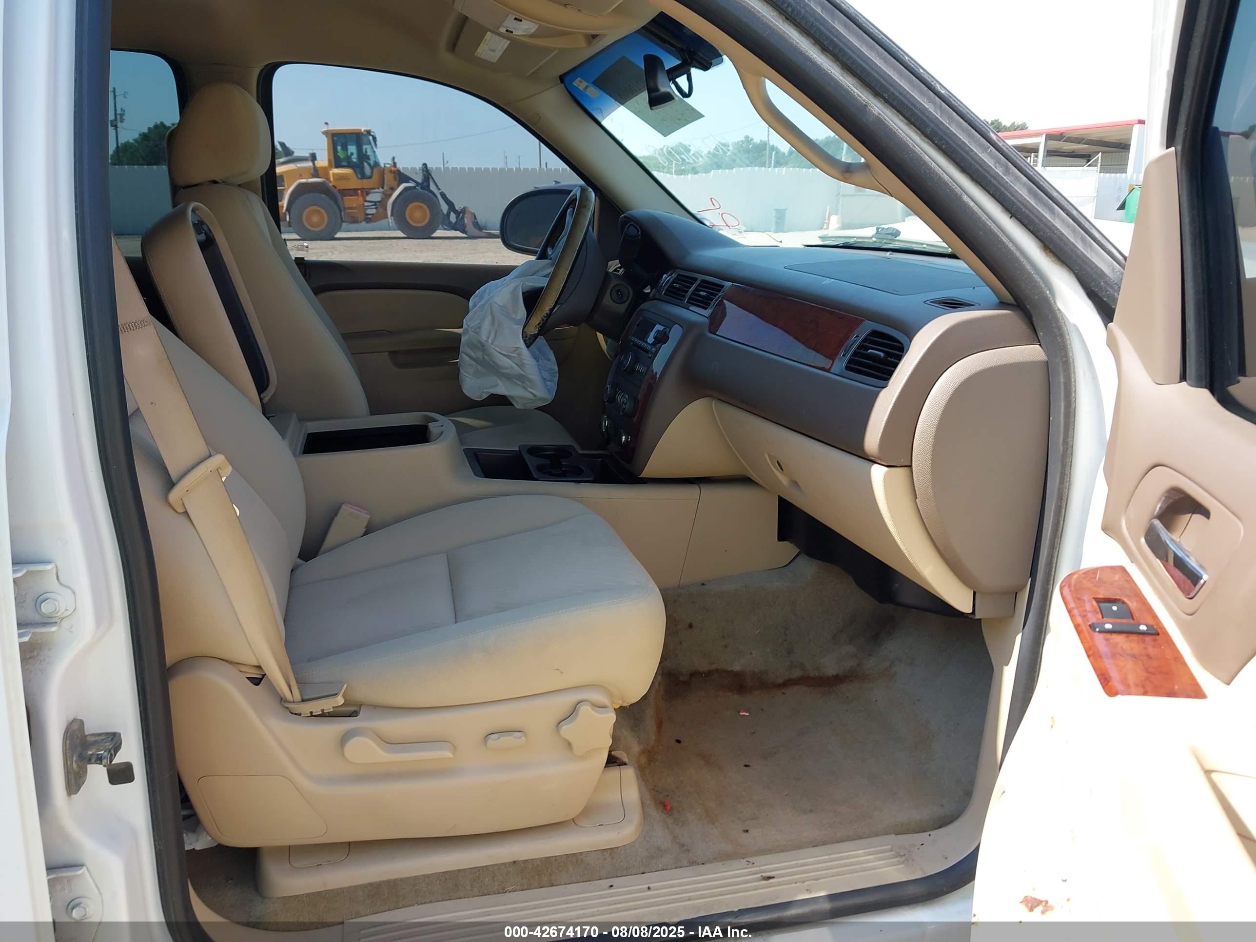 CHEVROLET TAHOE image 5