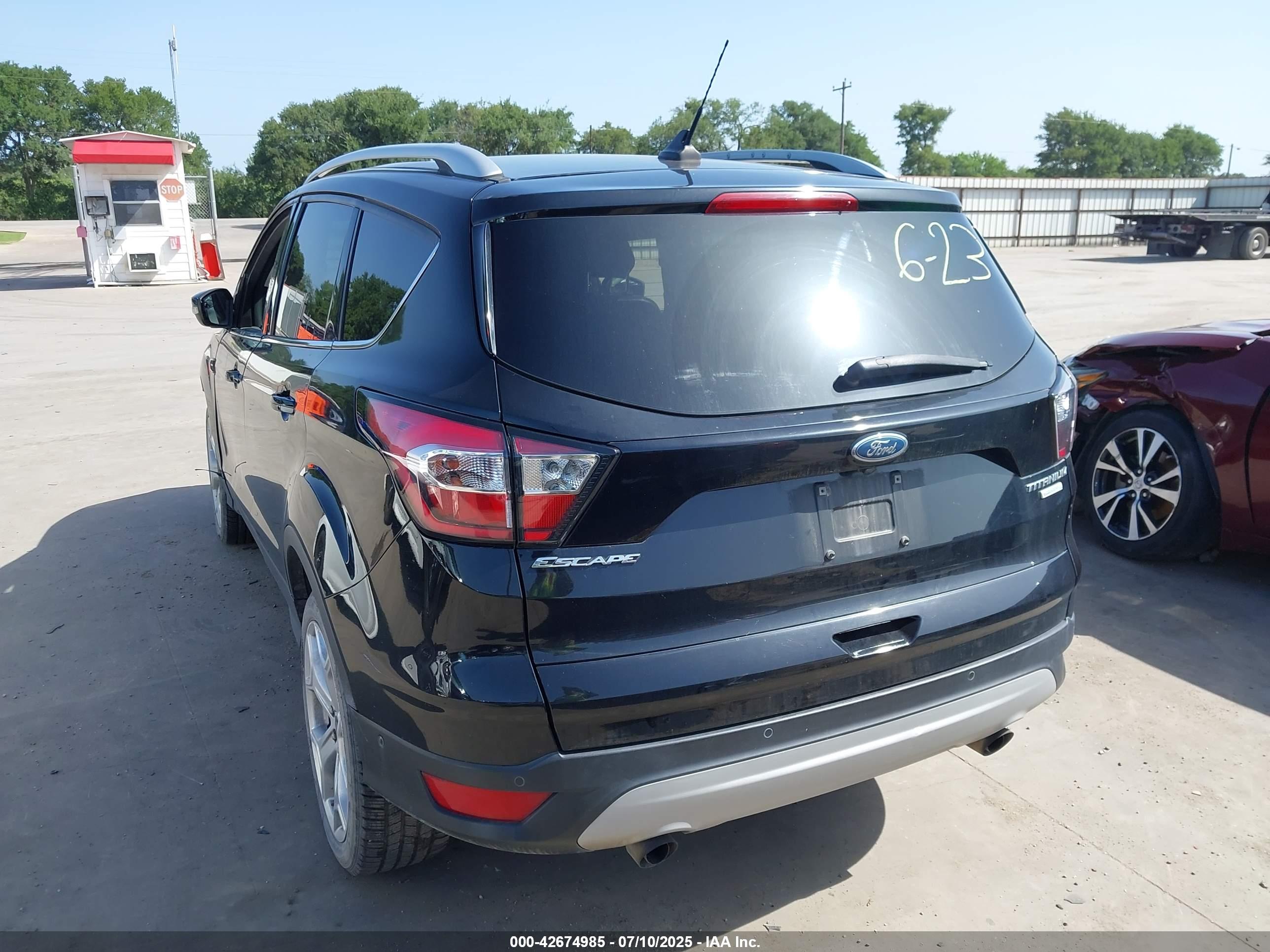 FORD ESCAPE image 3