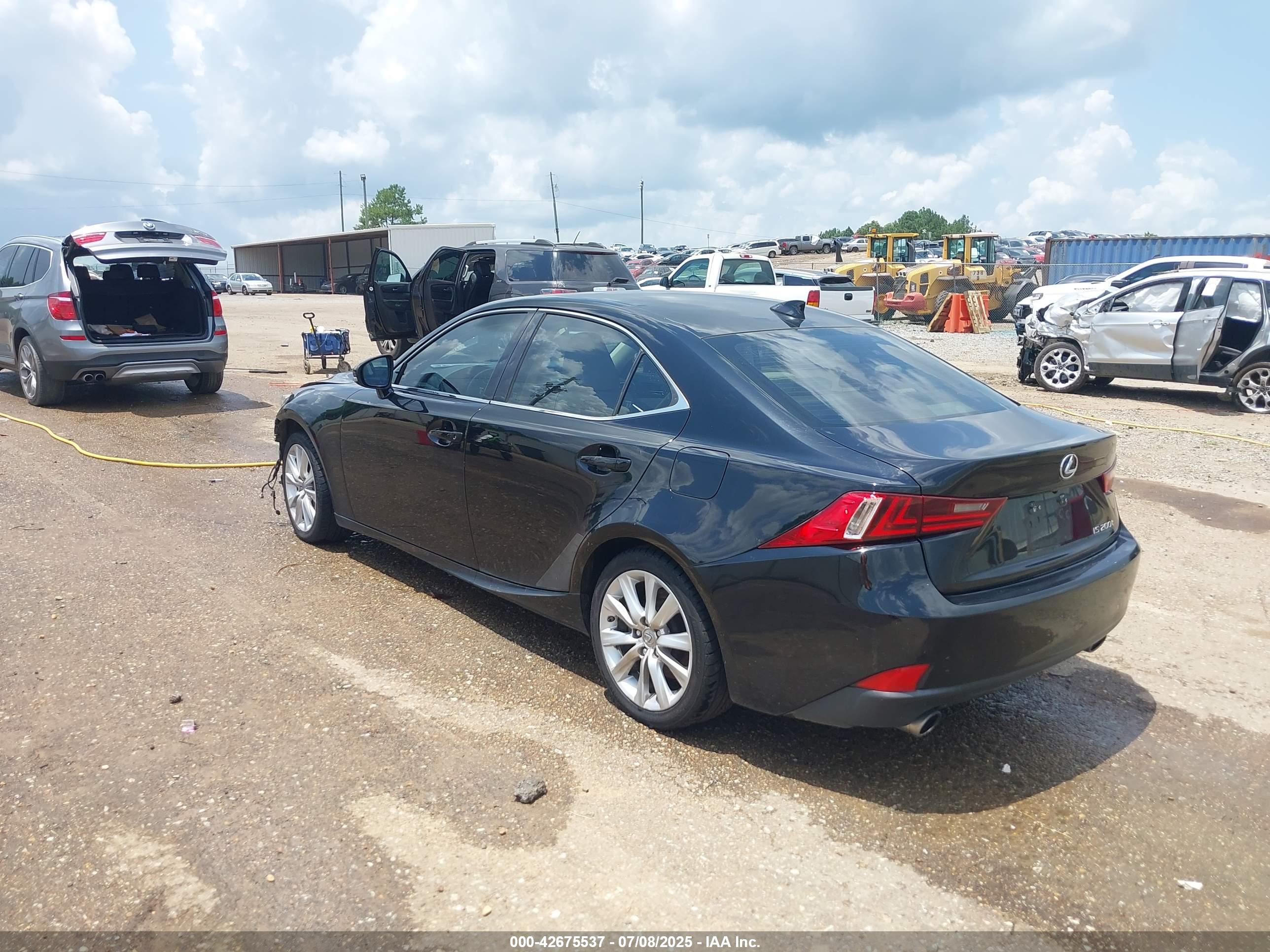 LEXUS IS image 3