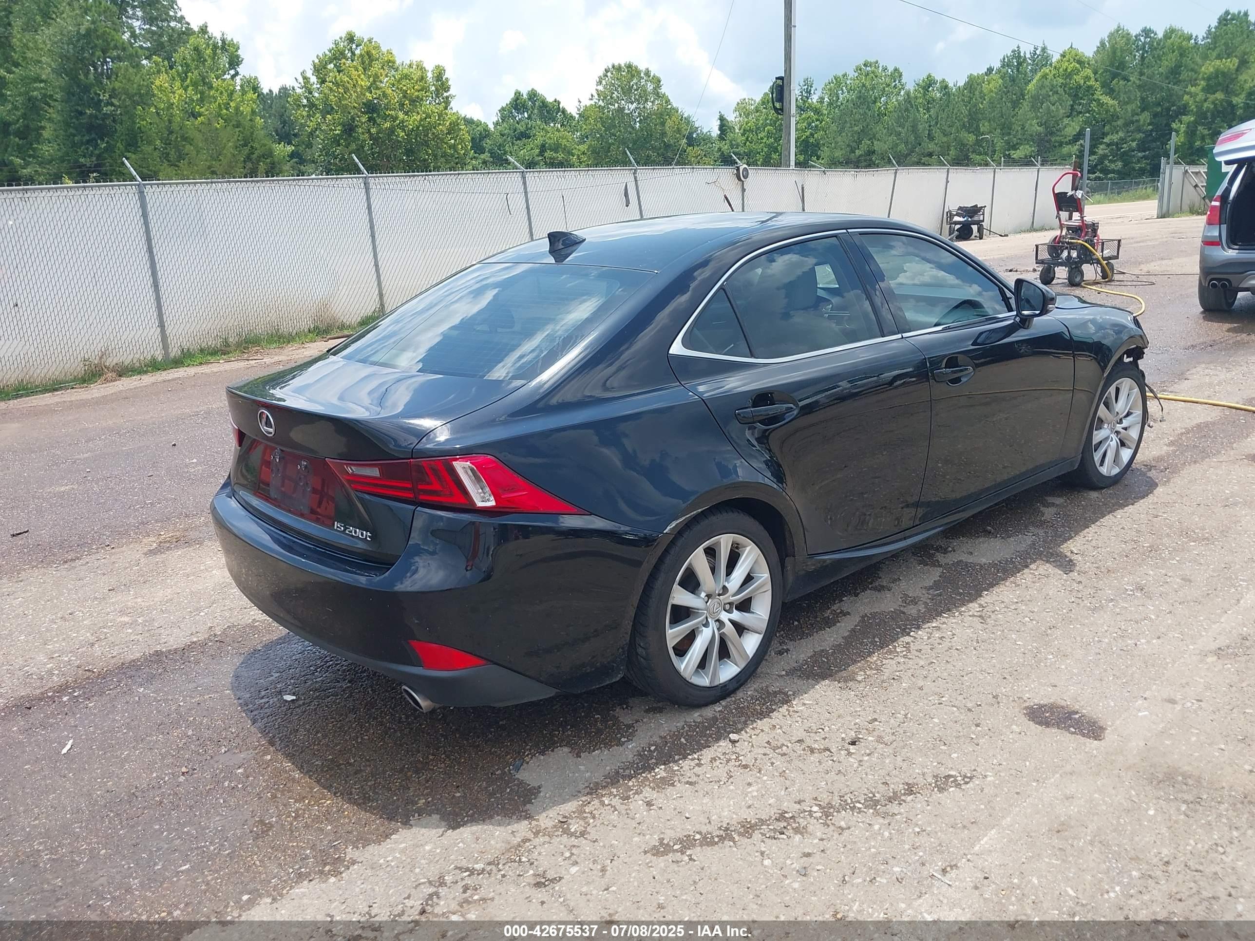 LEXUS IS image 4