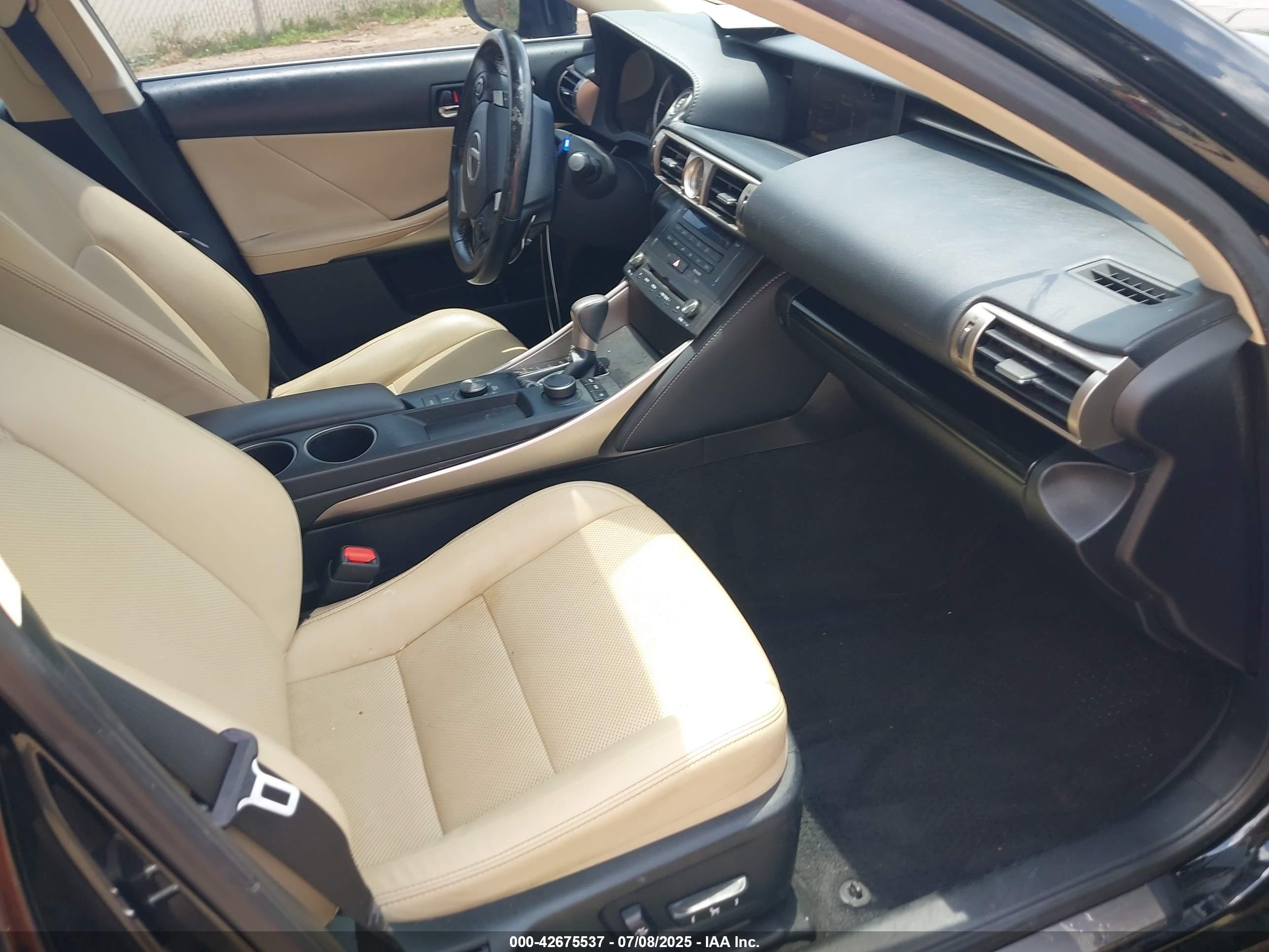 LEXUS IS image 5