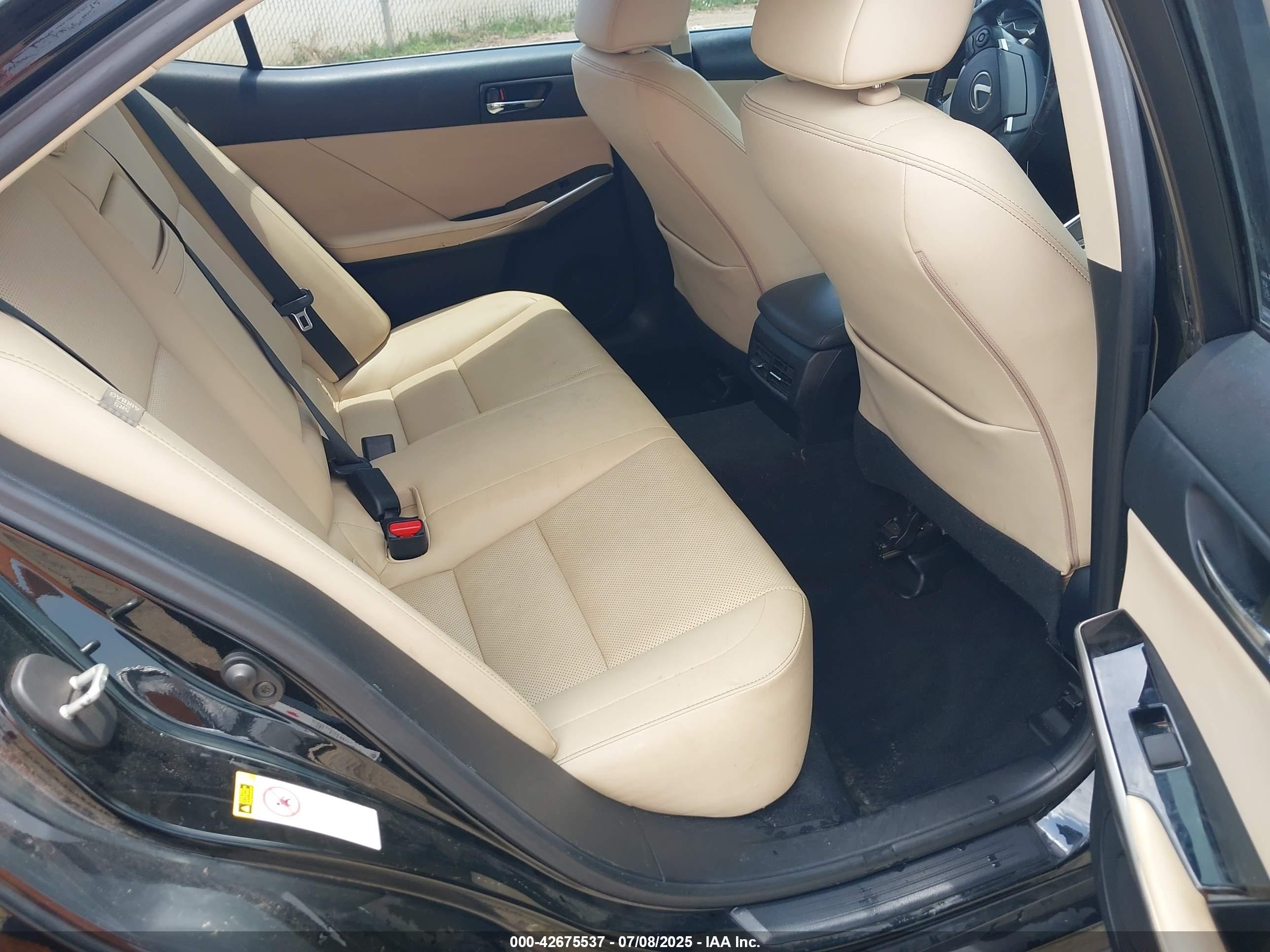 LEXUS IS image 8