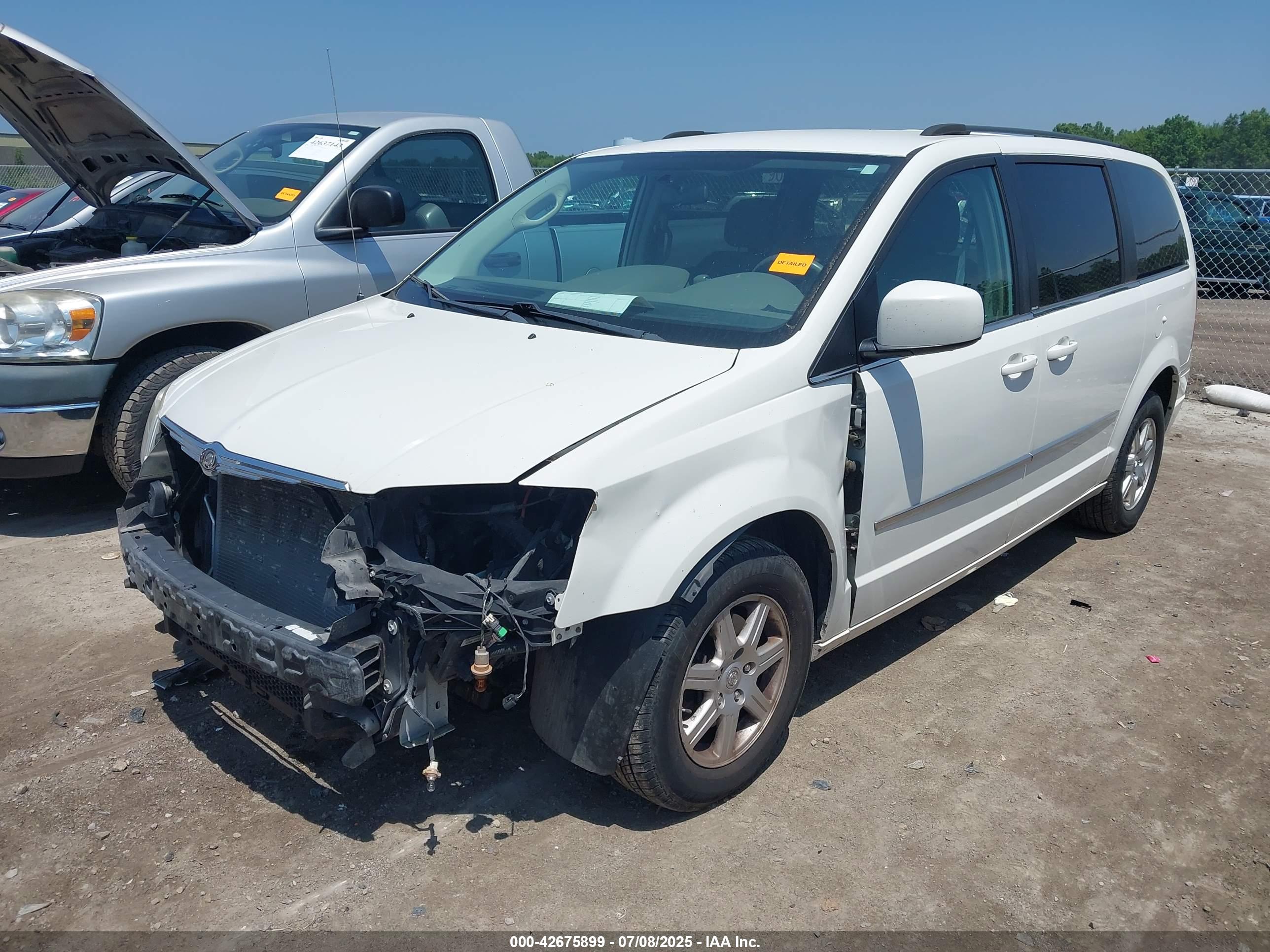 CHRYSLER TOWN image 2