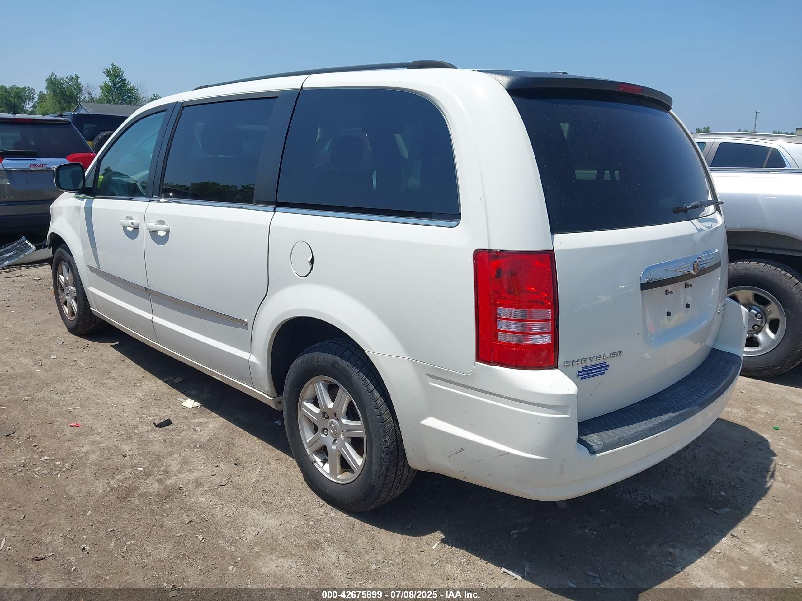 CHRYSLER TOWN image 3